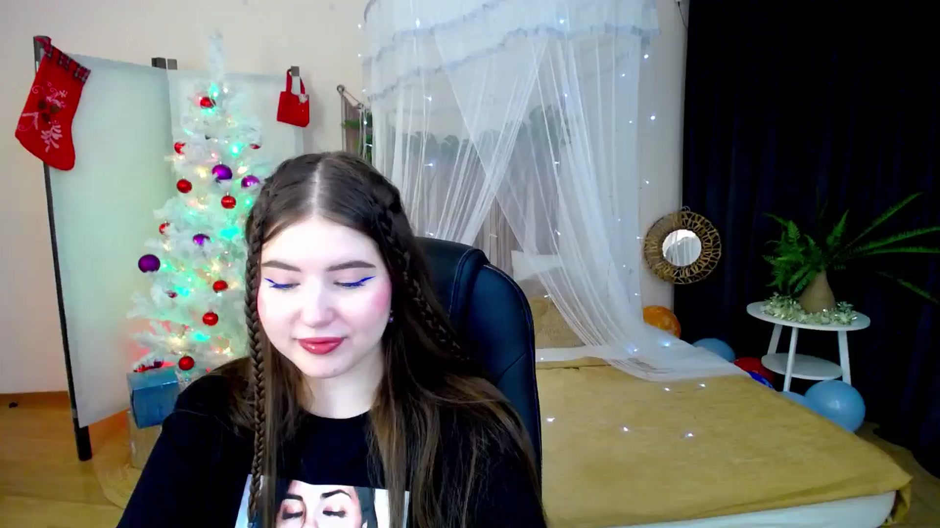 Gallery image thumbnail from AdmireMyEyes's myfreecams stream on, 12/21/2024, 19:46 image 18 of 20