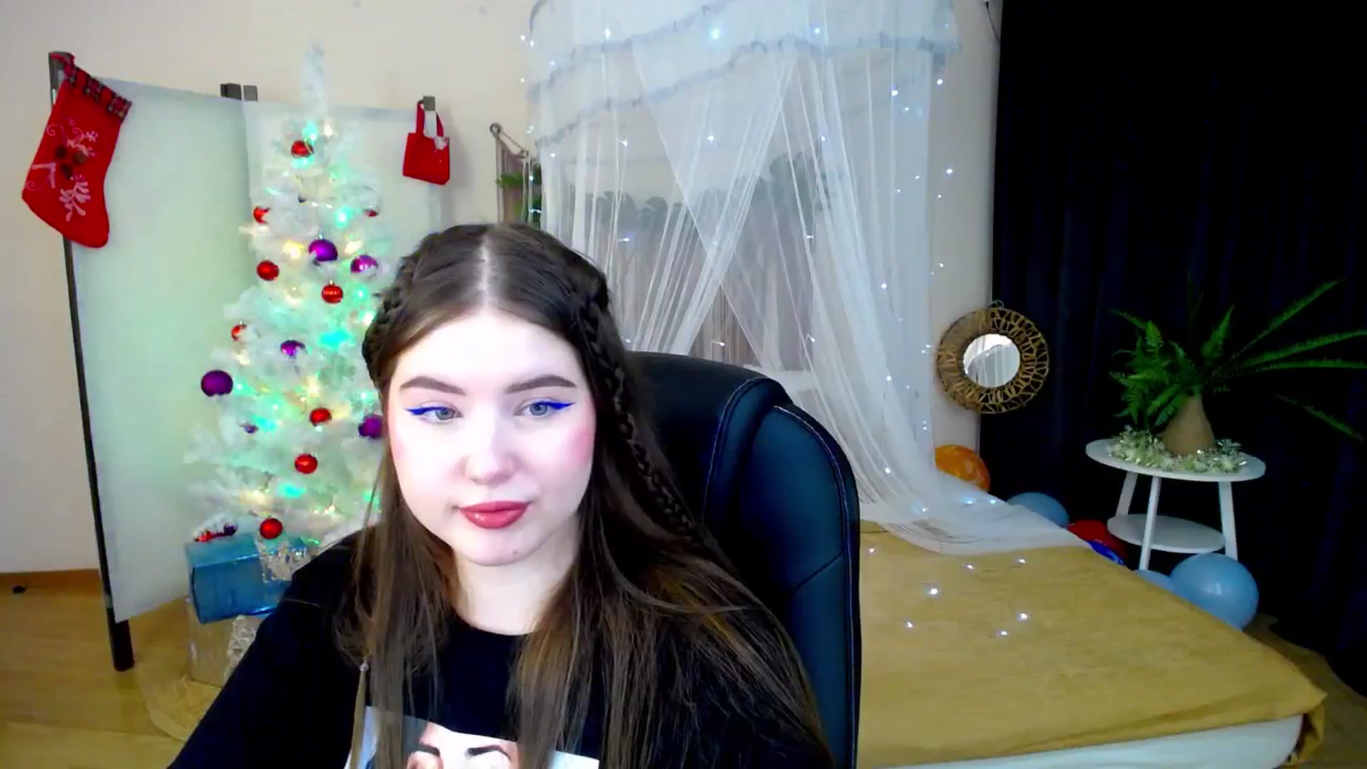 Gallery image thumbnail from AdmireMyEyes's myfreecams stream on, 12/21/2024, 19:46 image 20 of 20