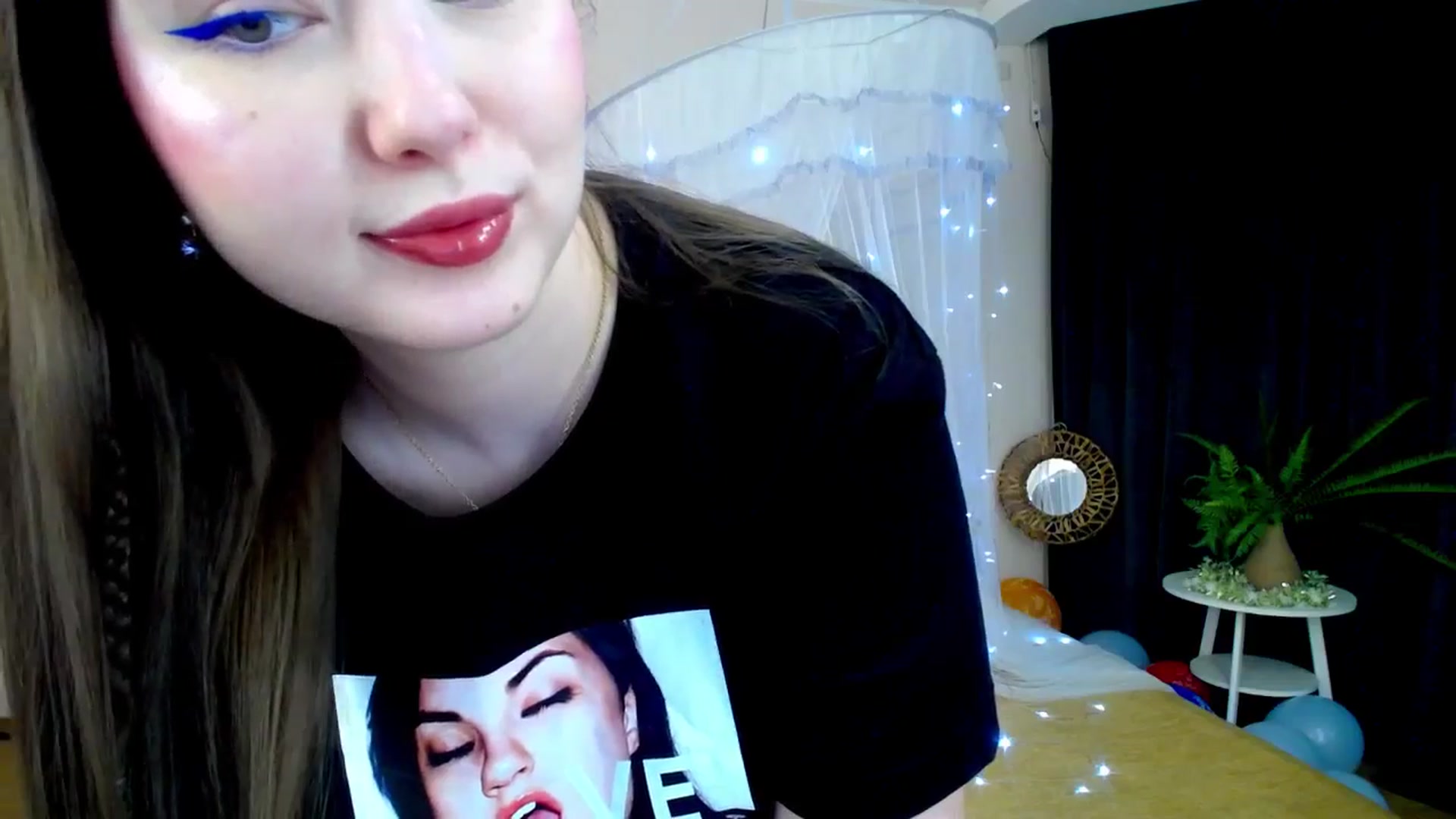 Gallery image thumbnail from AdmireMyEyes's myfreecams stream on, 12/21/2024, 20:22 image 20 of 20