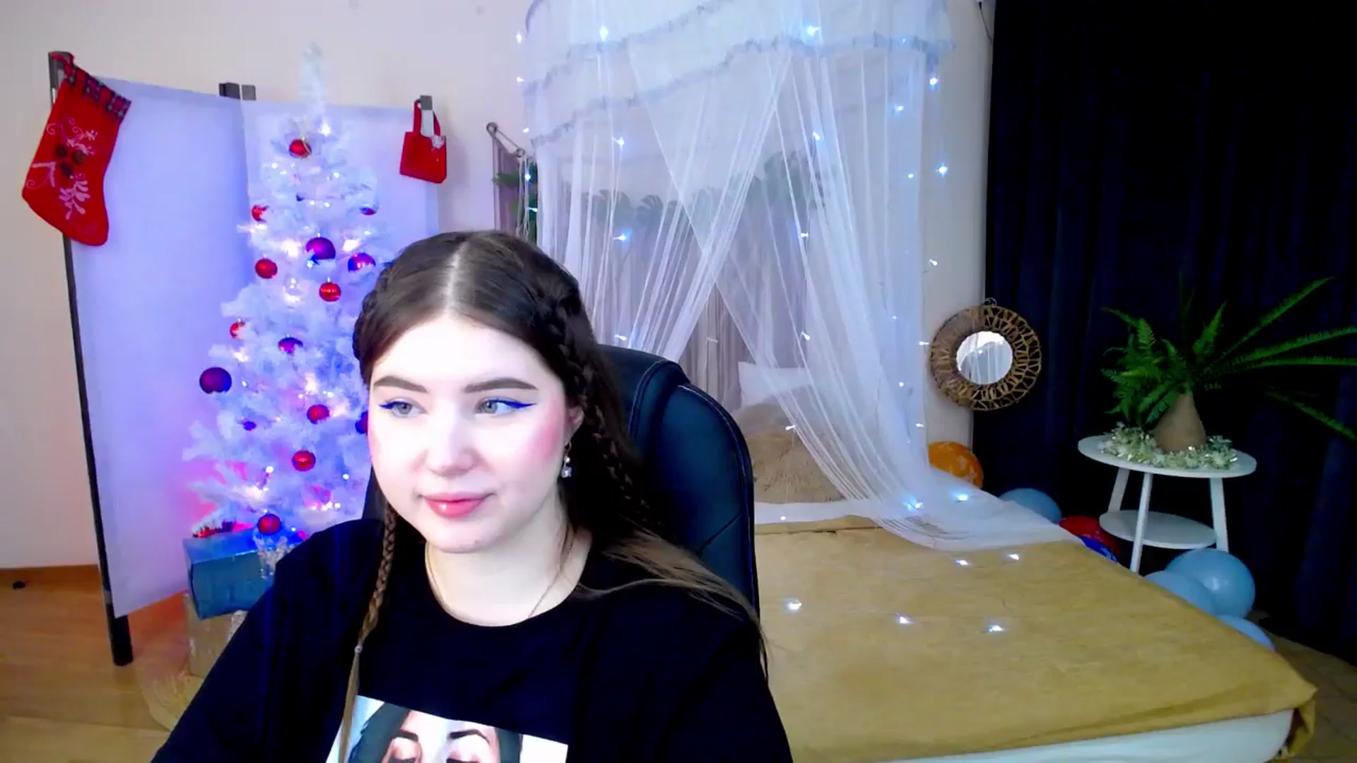 Gallery image thumbnail from AdmireMyEyes's myfreecams stream on, 12/21/2024, 20:22 image 5 of 20