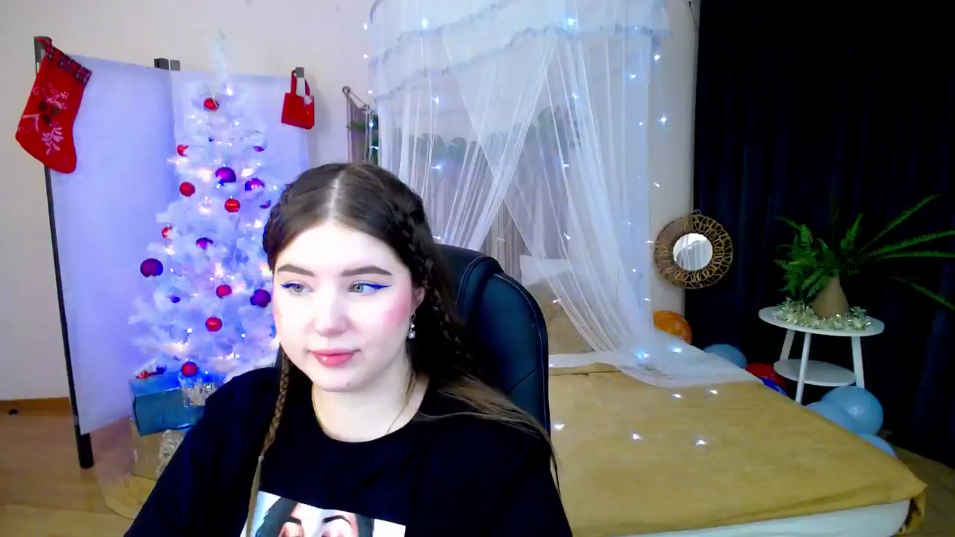 Gallery image thumbnail from AdmireMyEyes's myfreecams stream on, 12/21/2024, 20:22 image 4 of 20