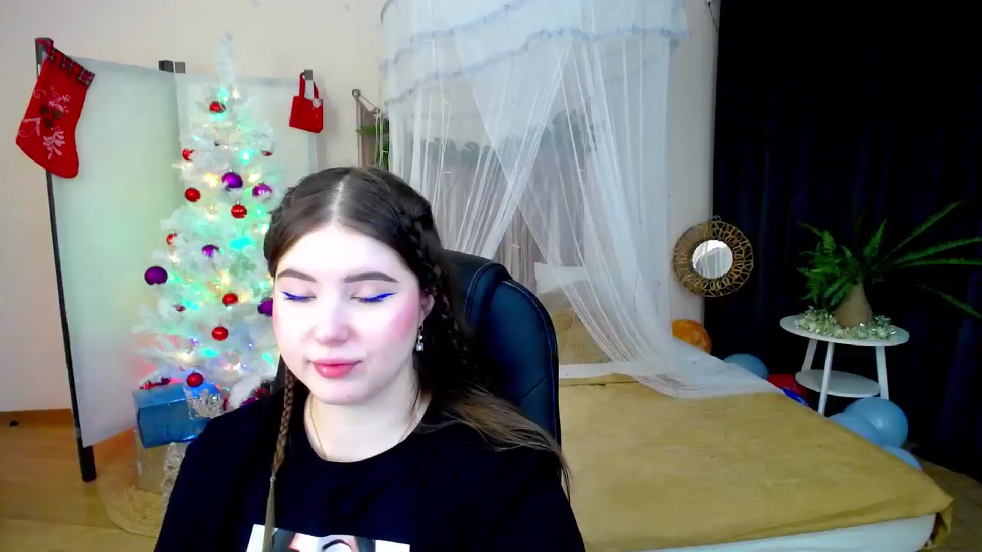 Gallery image thumbnail from AdmireMyEyes's myfreecams stream on, 12/21/2024, 20:22 image 1 of 20