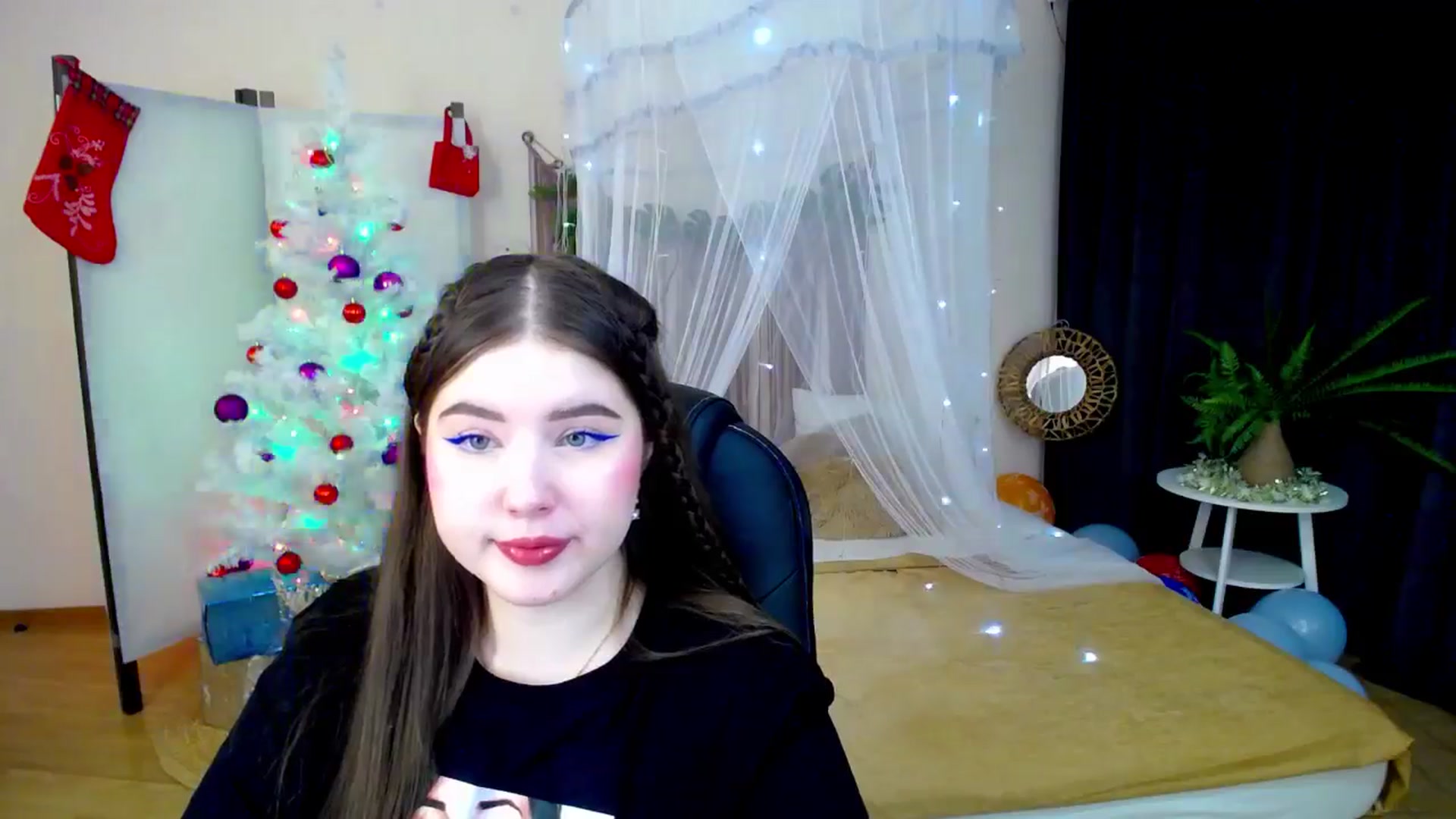 Gallery image thumbnail from AdmireMyEyes's myfreecams stream on, 12/21/2024, 20:22 image 12 of 20