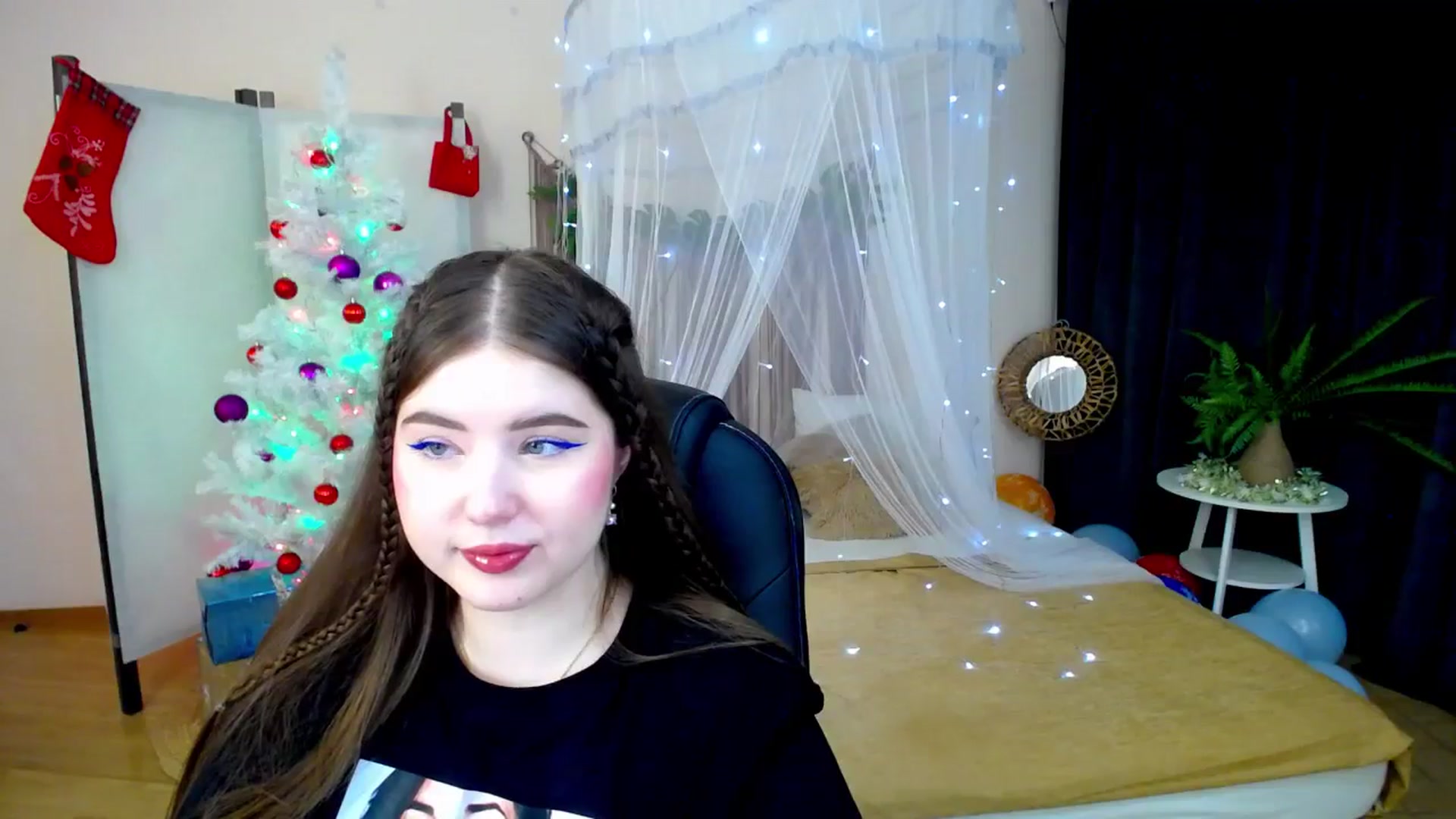 Gallery image thumbnail from AdmireMyEyes's myfreecams stream on, 12/21/2024, 20:22 image 11 of 20