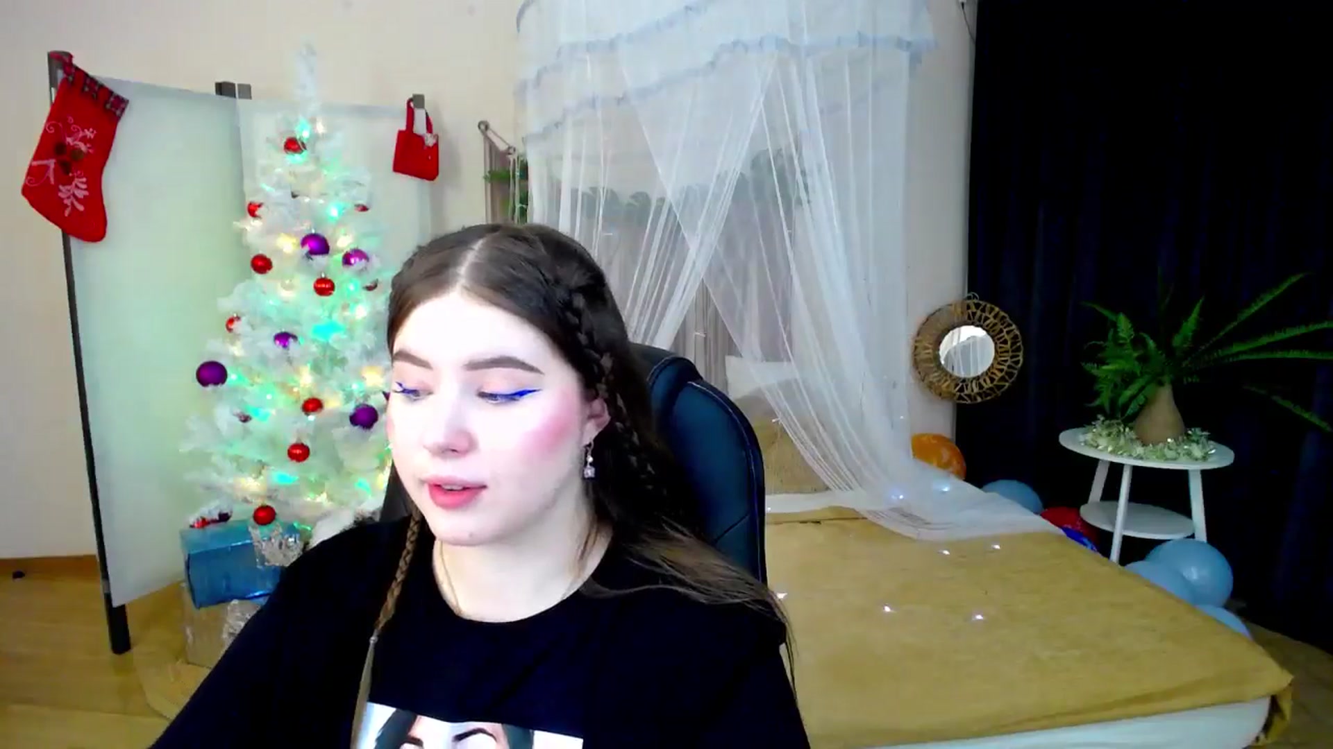 Gallery image thumbnail from AdmireMyEyes's myfreecams stream on, 12/21/2024, 20:22 image 3 of 20