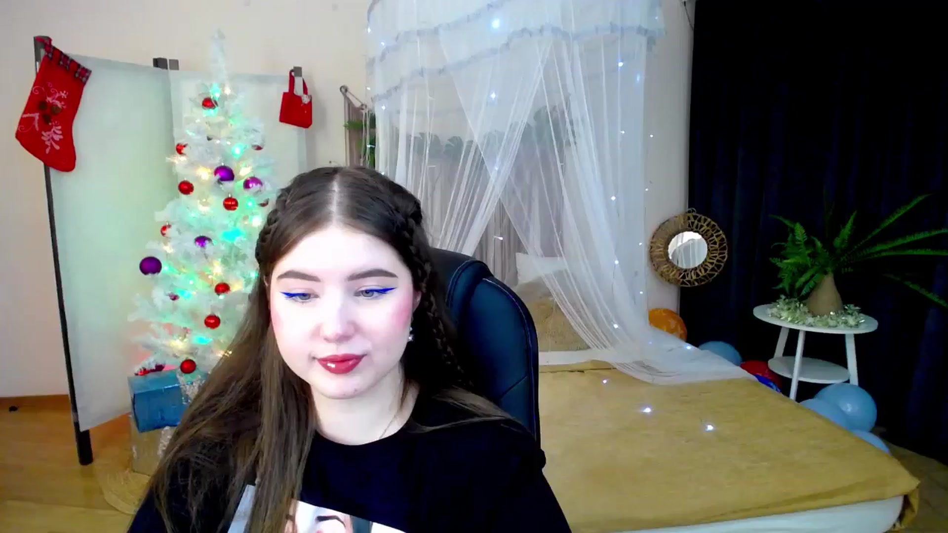 Gallery image thumbnail from AdmireMyEyes's myfreecams stream on, 12/21/2024, 20:22 image 9 of 20