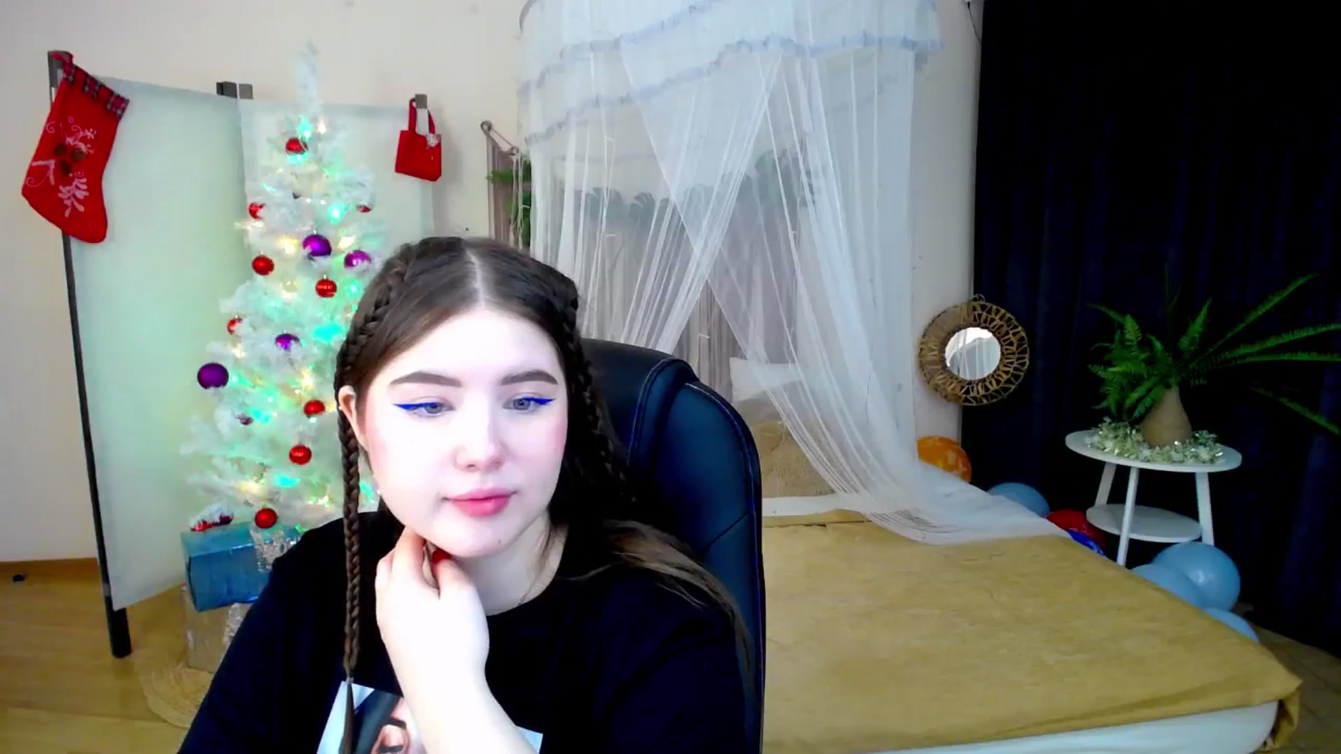 Gallery image thumbnail from AdmireMyEyes's myfreecams stream on, 12/21/2024, 20:22 image 2 of 20