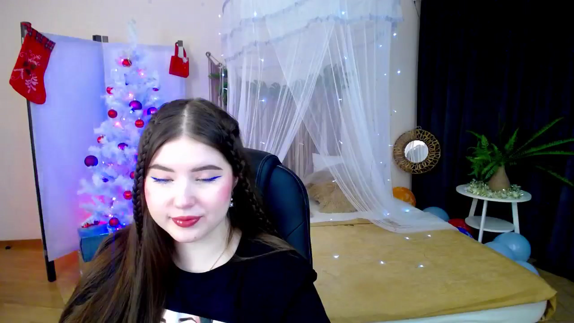 Gallery image thumbnail from AdmireMyEyes's myfreecams stream on, 12/21/2024, 20:22 image 14 of 20