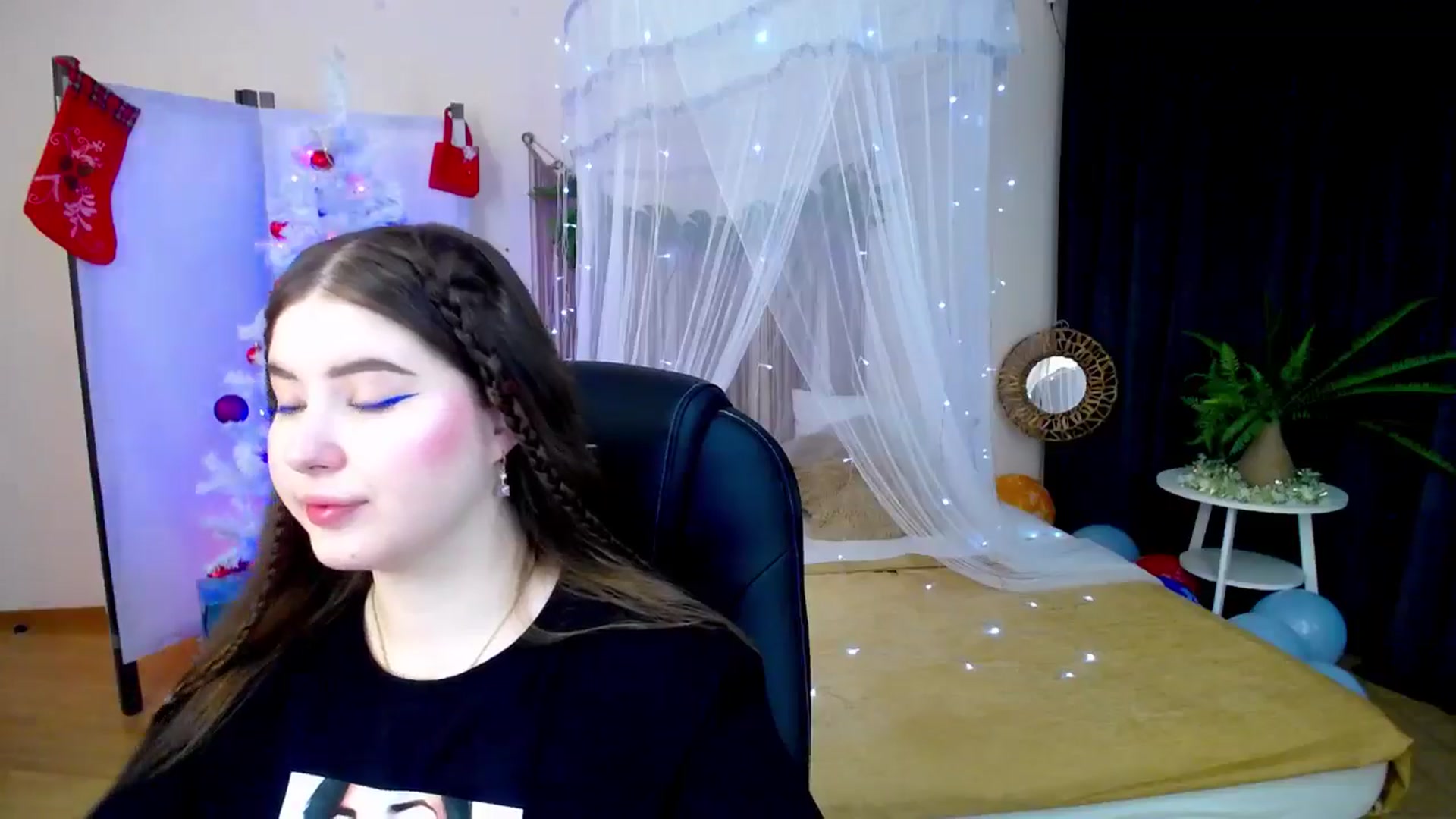 Gallery image thumbnail from AdmireMyEyes's myfreecams stream on, 12/21/2024, 20:22 image 6 of 20