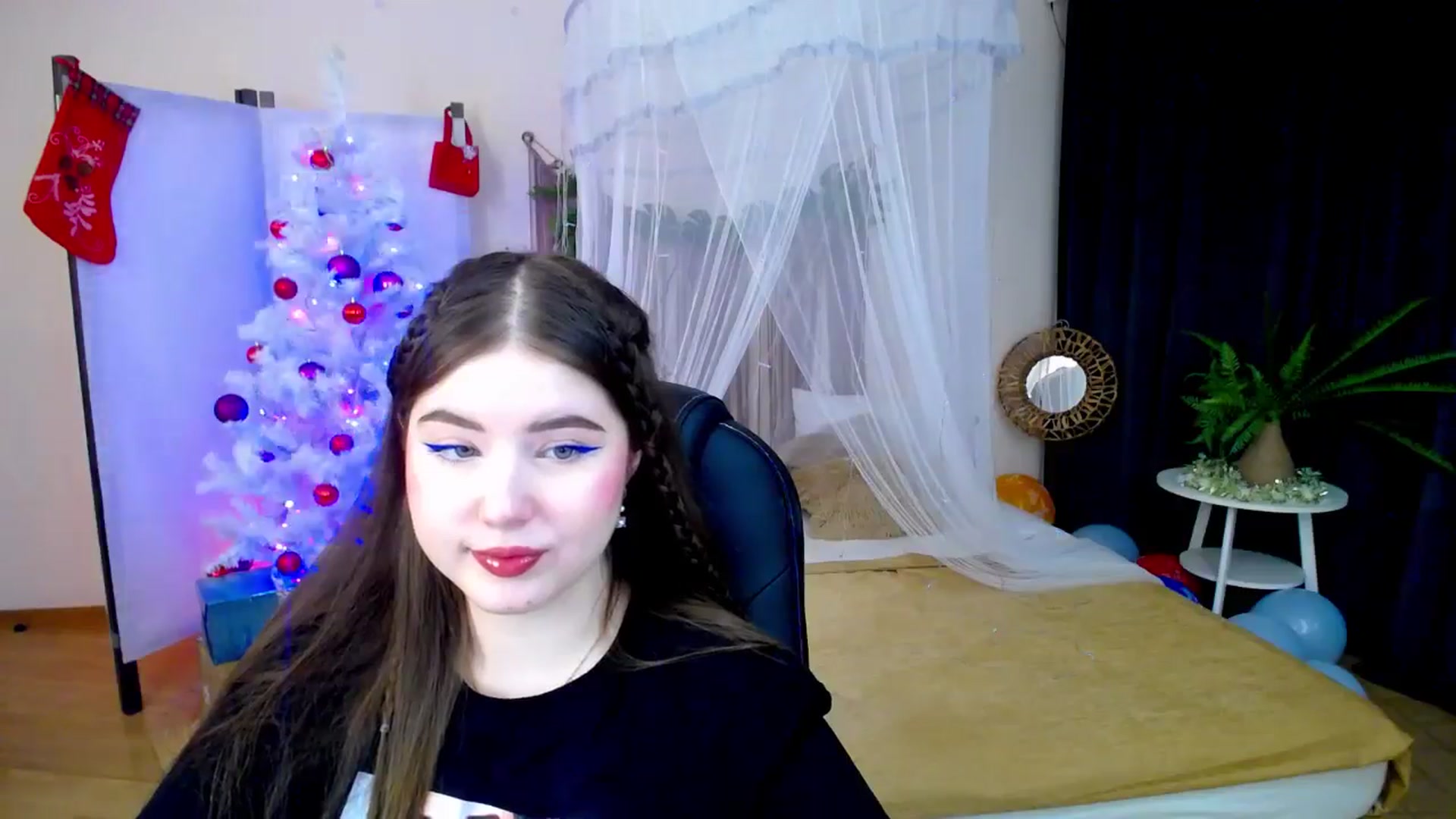 Gallery image thumbnail from AdmireMyEyes's myfreecams stream on, 12/21/2024, 20:22 image 10 of 20
