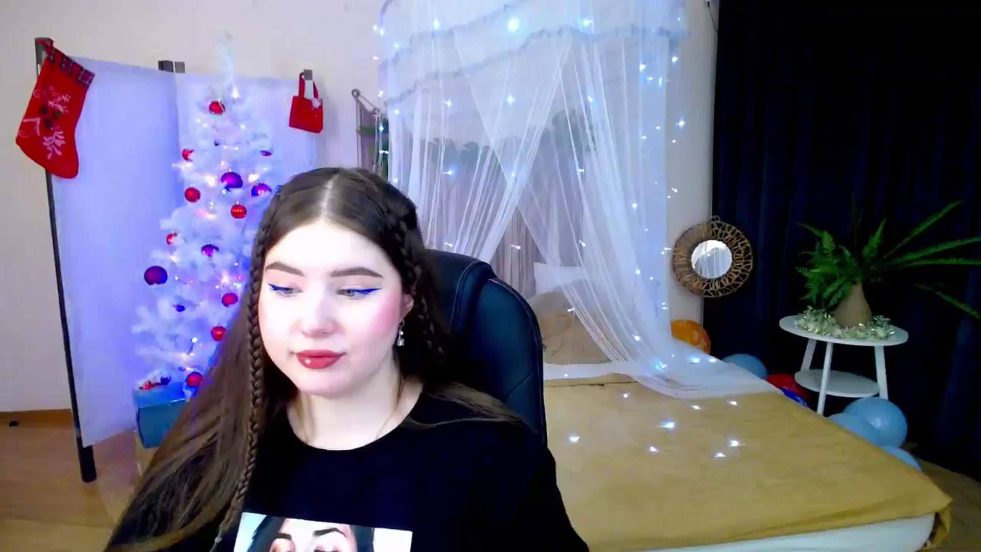 Gallery image thumbnail from AdmireMyEyes's myfreecams stream on, 12/21/2024, 20:22 image 7 of 20