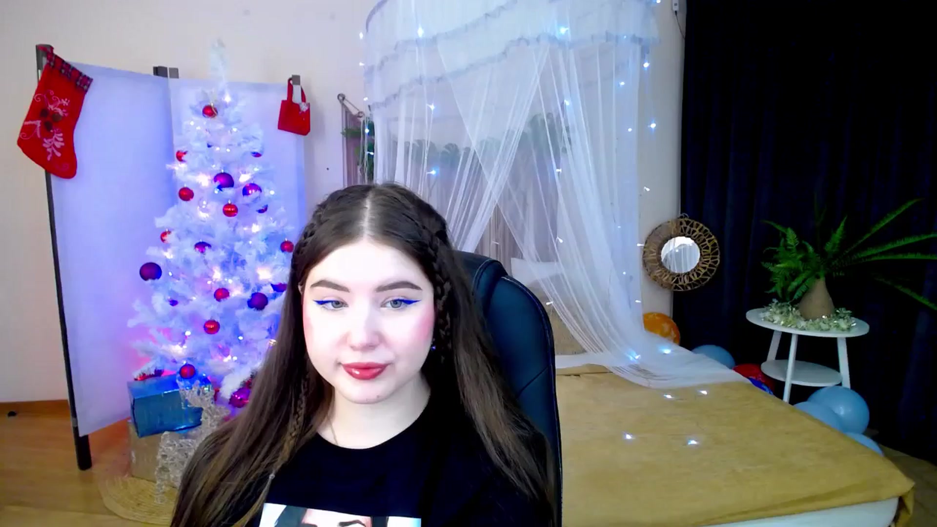 Gallery image thumbnail from AdmireMyEyes's myfreecams stream on, 12/21/2024, 20:49 image 2 of 20