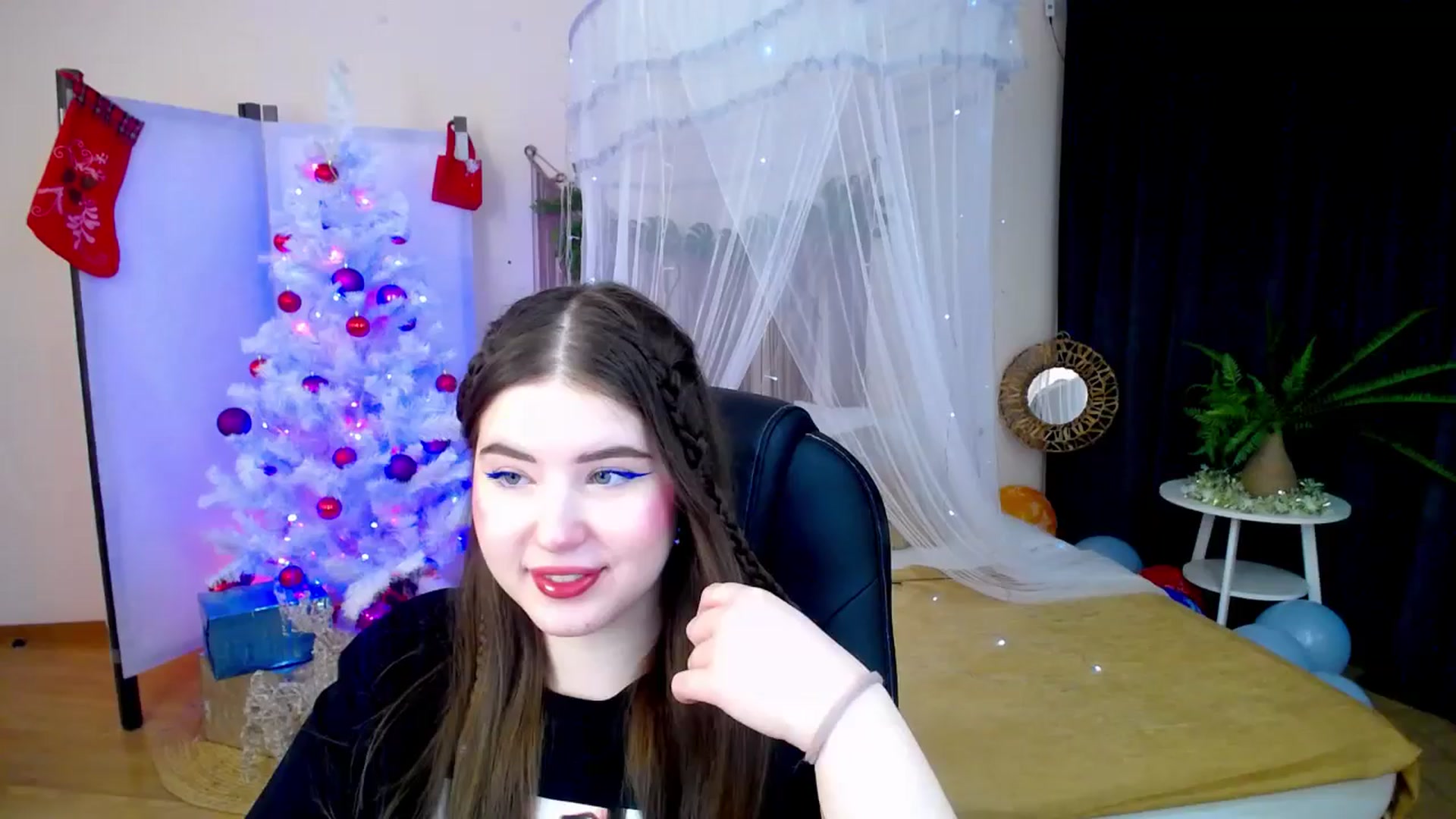 Gallery image thumbnail from AdmireMyEyes's myfreecams stream on, 12/21/2024, 20:49 image 12 of 20