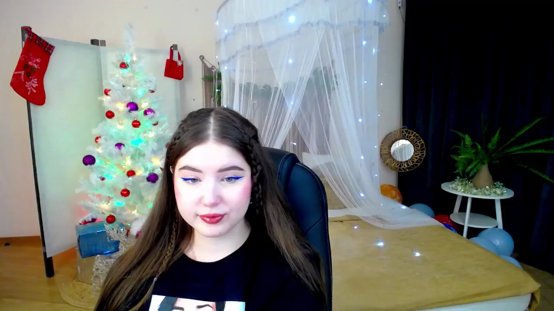 Gallery image thumbnail from AdmireMyEyes's myfreecams stream on, 12/21/2024, 20:49 image 1 of 20