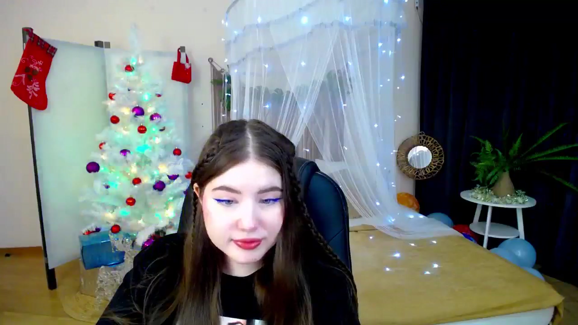 Gallery image thumbnail from AdmireMyEyes's myfreecams stream on, 12/21/2024, 20:49 image 7 of 20