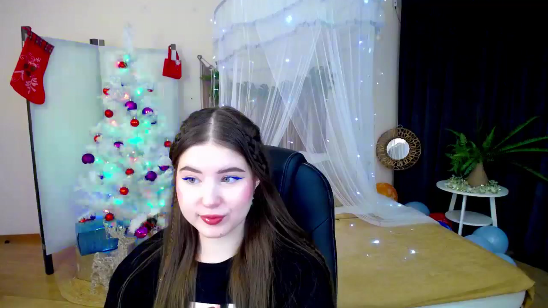 Gallery image thumbnail from AdmireMyEyes's myfreecams stream on, 12/21/2024, 20:49 image 17 of 20