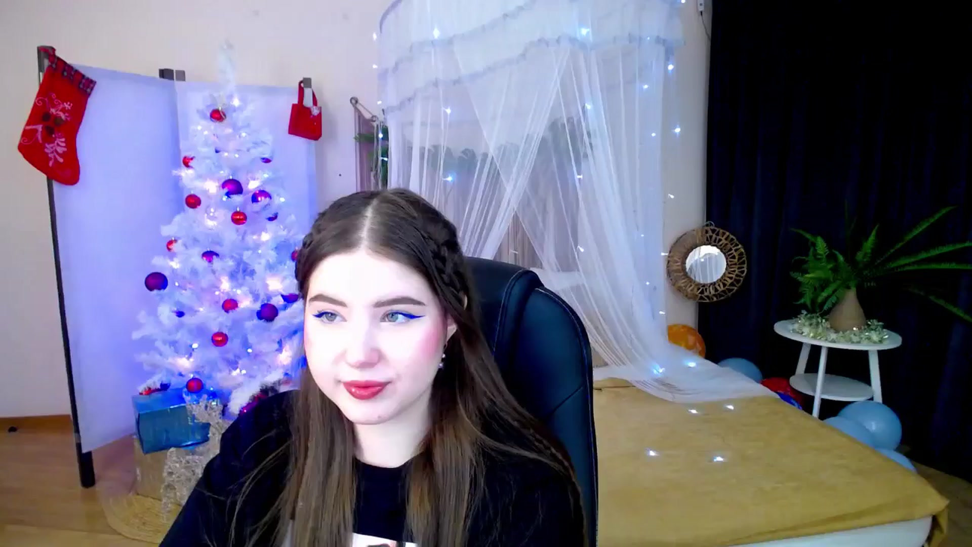 Gallery image thumbnail from AdmireMyEyes's myfreecams stream on, 12/21/2024, 20:49 image 13 of 20