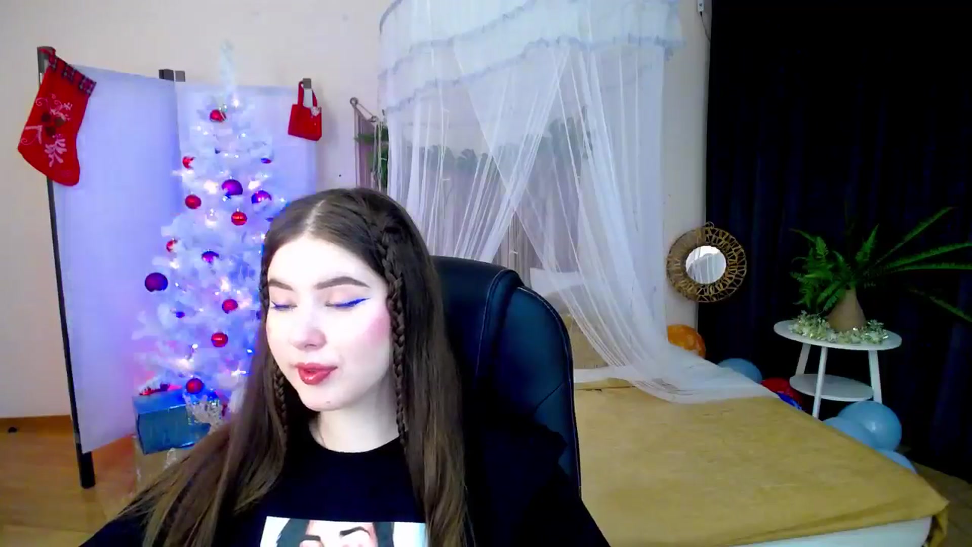 Gallery image thumbnail from AdmireMyEyes's myfreecams stream on, 12/21/2024, 20:49 image 3 of 20