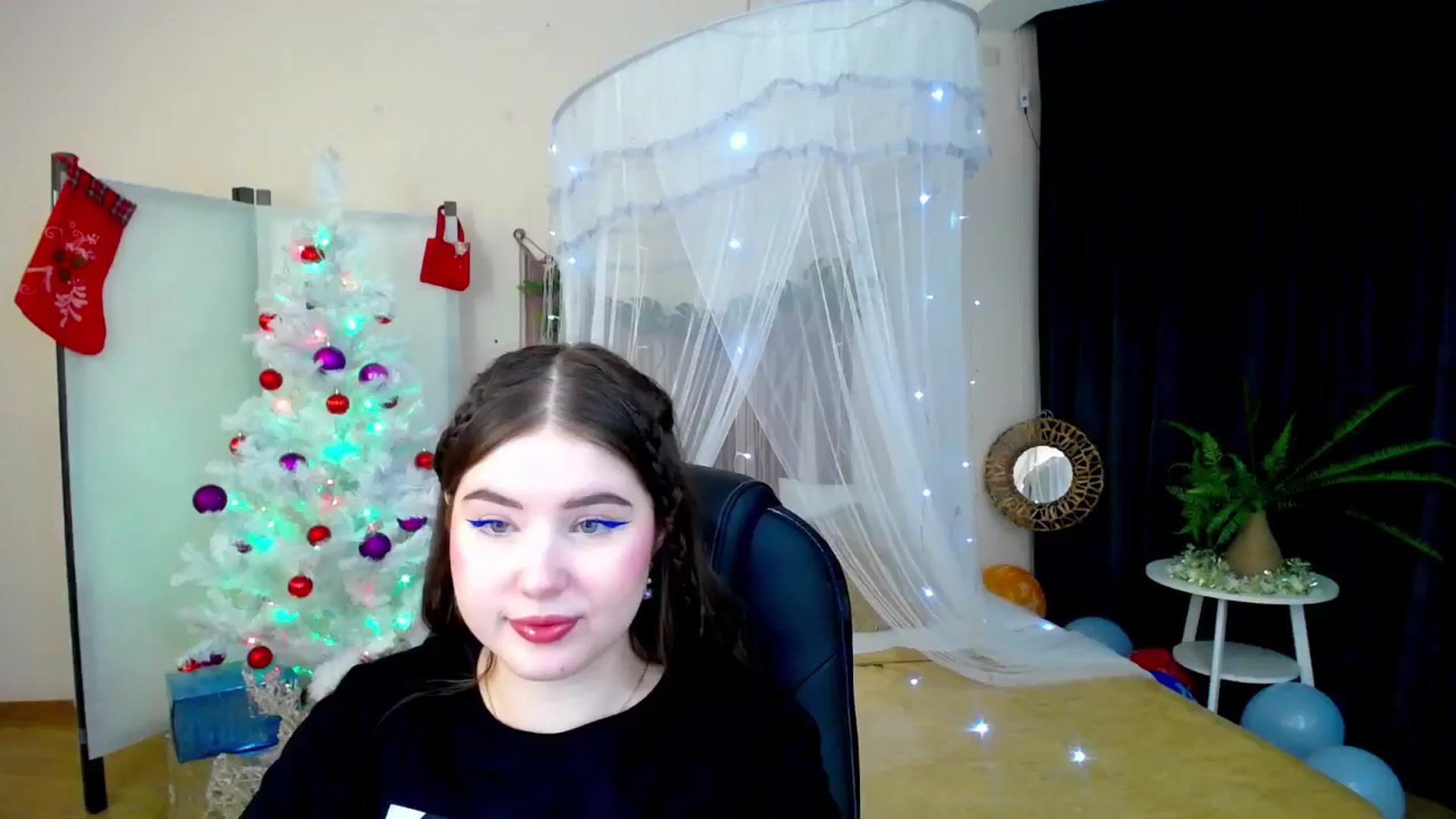 Gallery image thumbnail from AdmireMyEyes's myfreecams stream on, 12/21/2024, 21:25 image 16 of 20