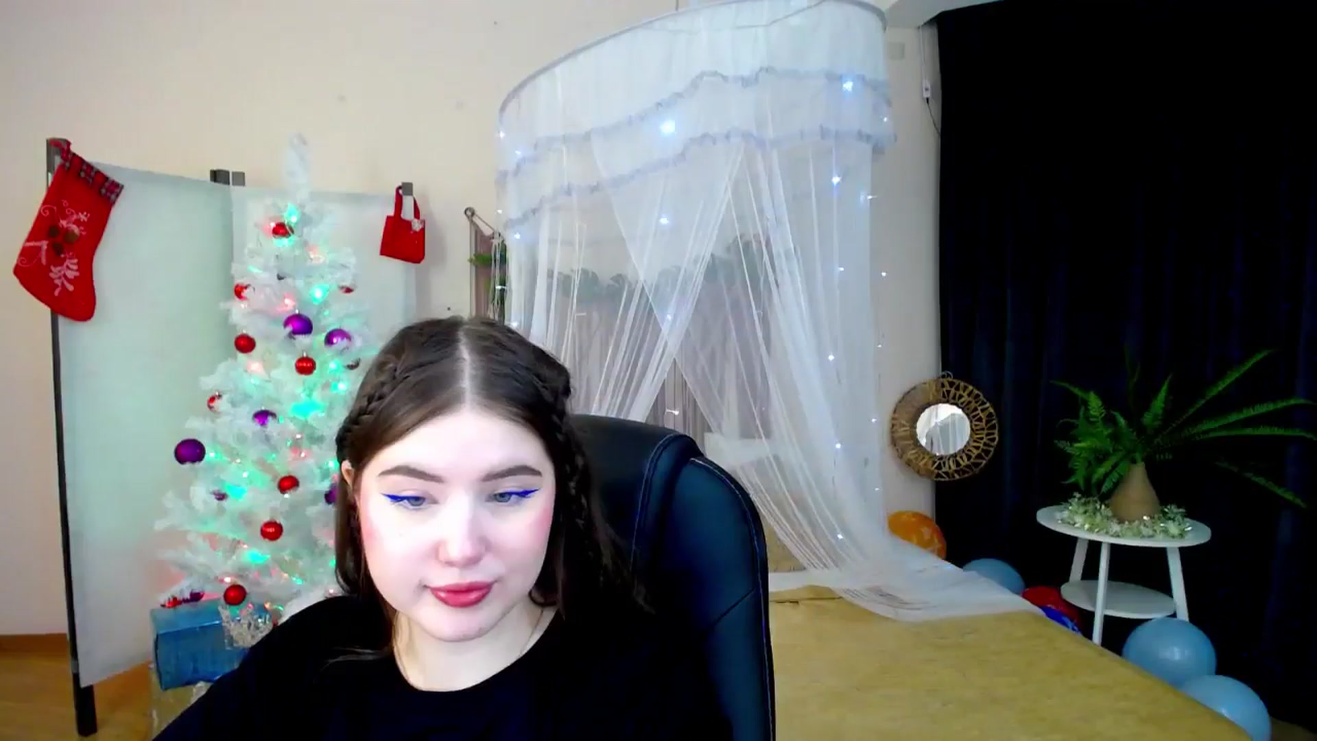 Gallery image thumbnail from AdmireMyEyes's myfreecams stream on, 12/21/2024, 21:25 image 17 of 20
