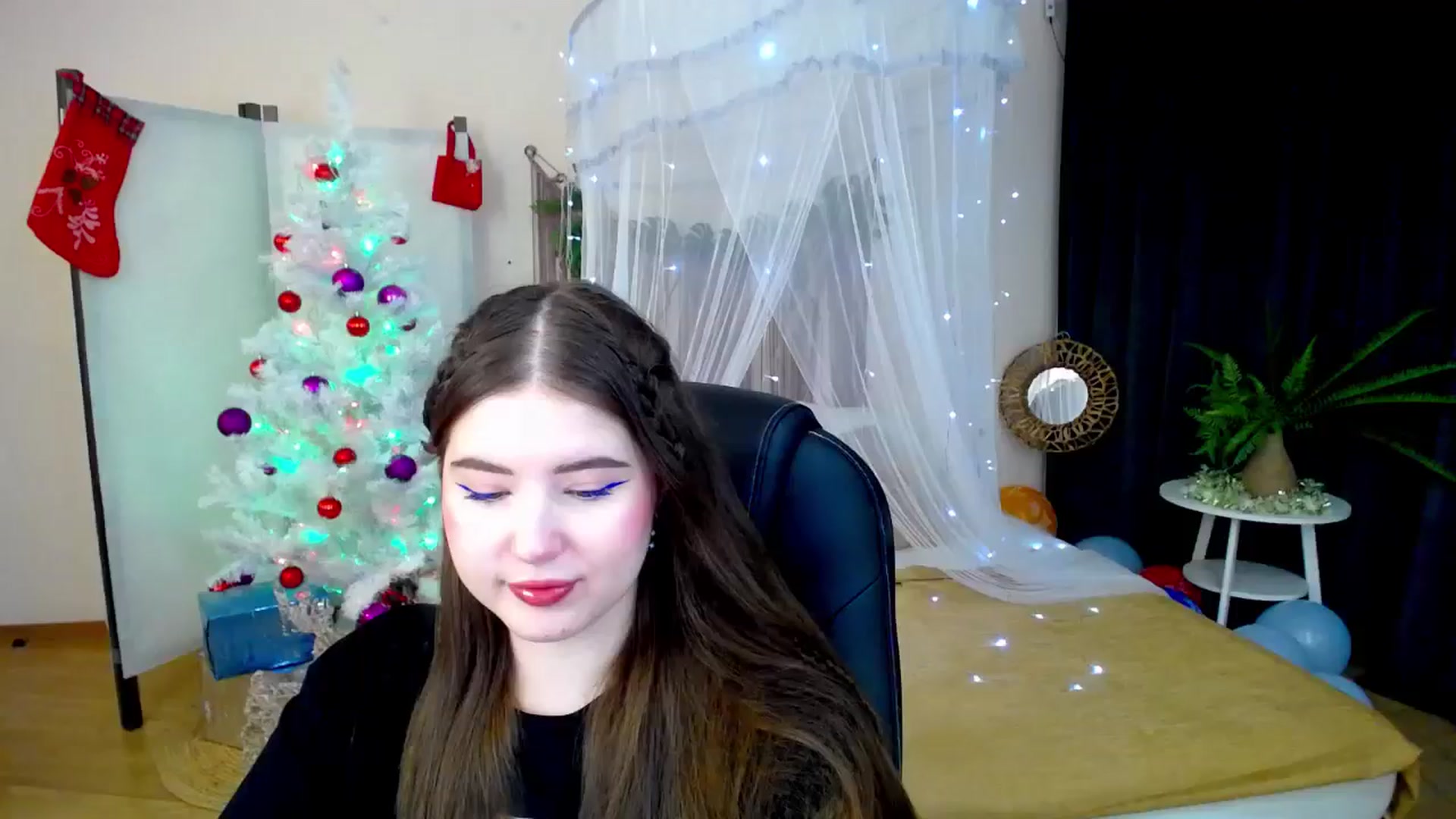 Gallery image thumbnail from AdmireMyEyes's myfreecams stream on, 12/21/2024, 21:25 image 1 of 20