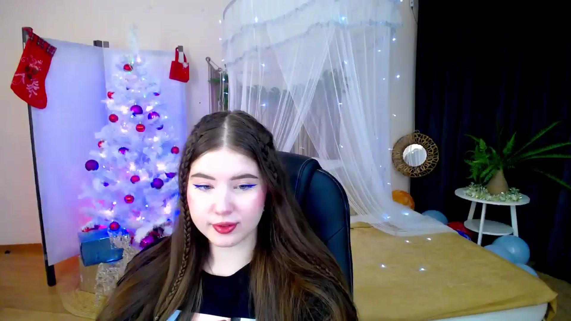Gallery image thumbnail from AdmireMyEyes's myfreecams stream on, 12/21/2024, 21:25 image 2 of 20