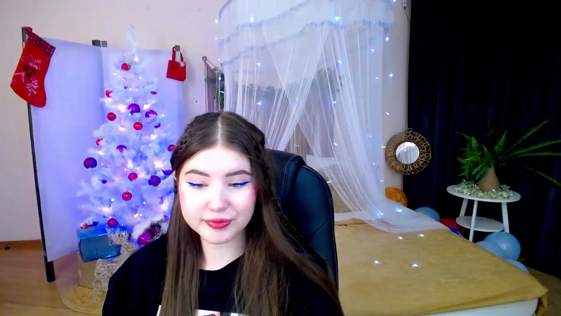 Gallery image thumbnail from AdmireMyEyes's myfreecams stream on, 12/21/2024, 21:25 image 6 of 20