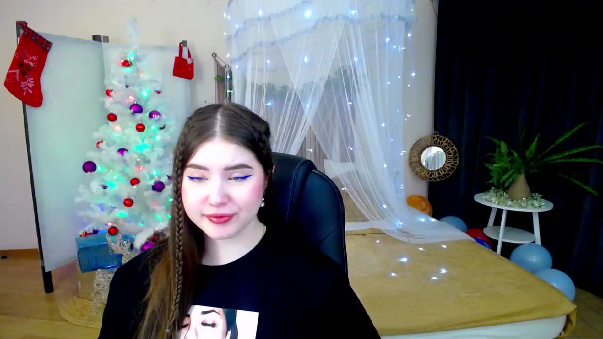 Gallery image thumbnail from AdmireMyEyes's myfreecams stream on, 12/21/2024, 21:25 image 19 of 20
