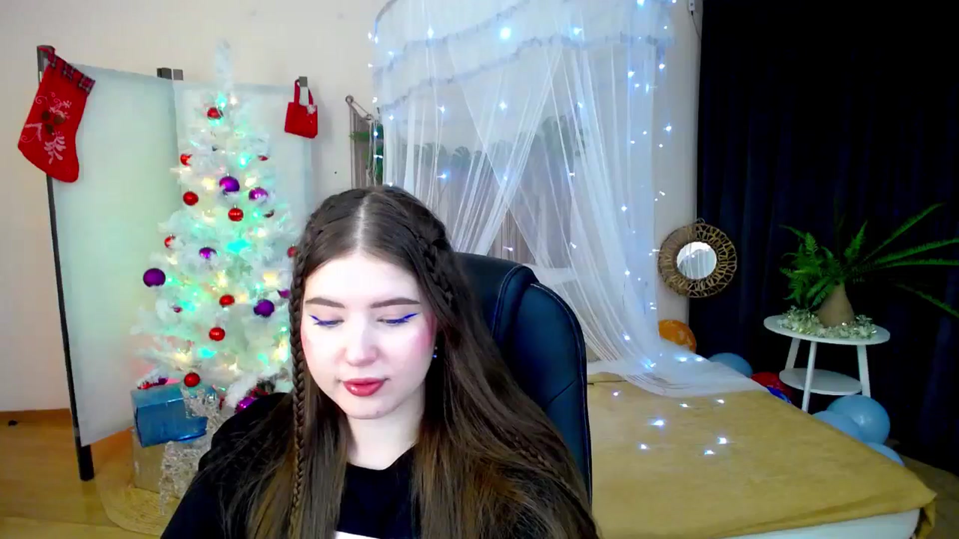 Gallery image thumbnail from AdmireMyEyes's myfreecams stream on, 12/21/2024, 21:25 image 3 of 20