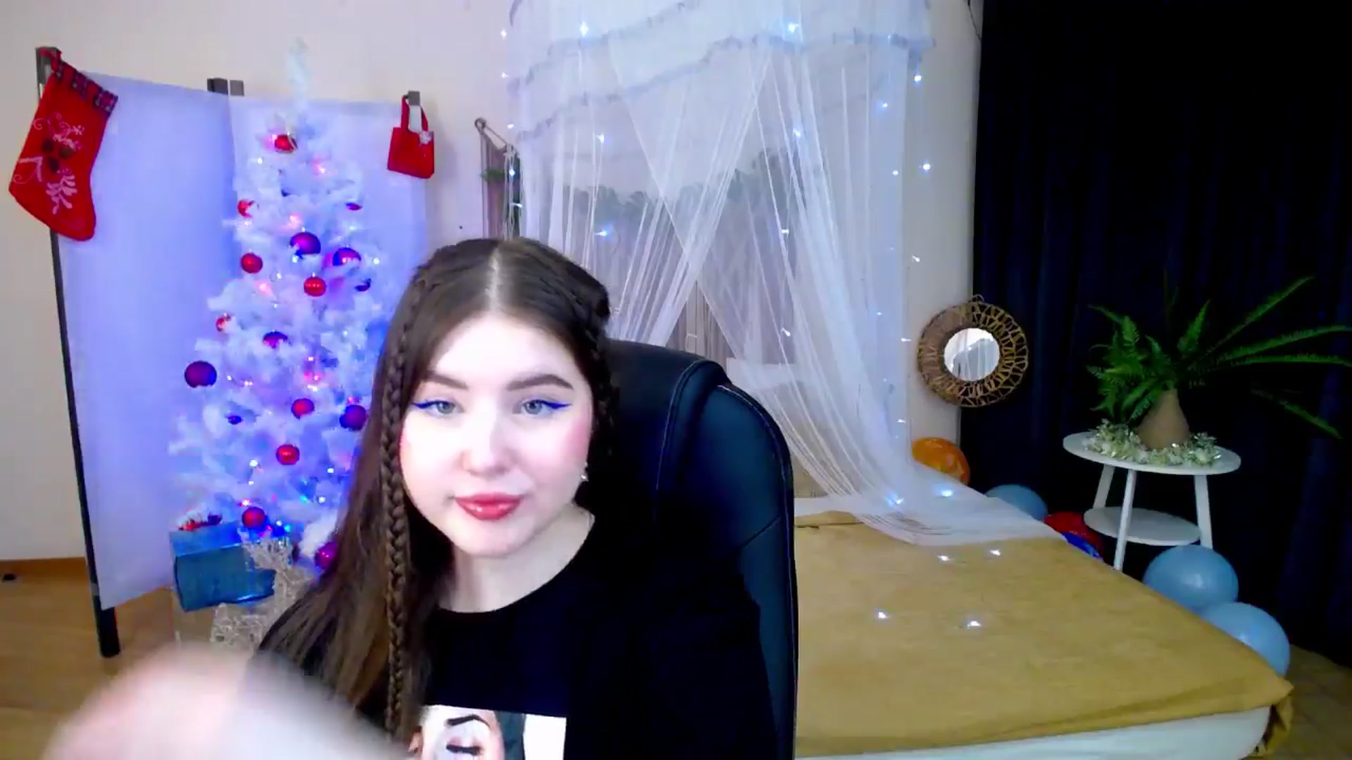 Gallery image thumbnail from AdmireMyEyes's myfreecams stream on, 12/21/2024, 21:25 image 20 of 20