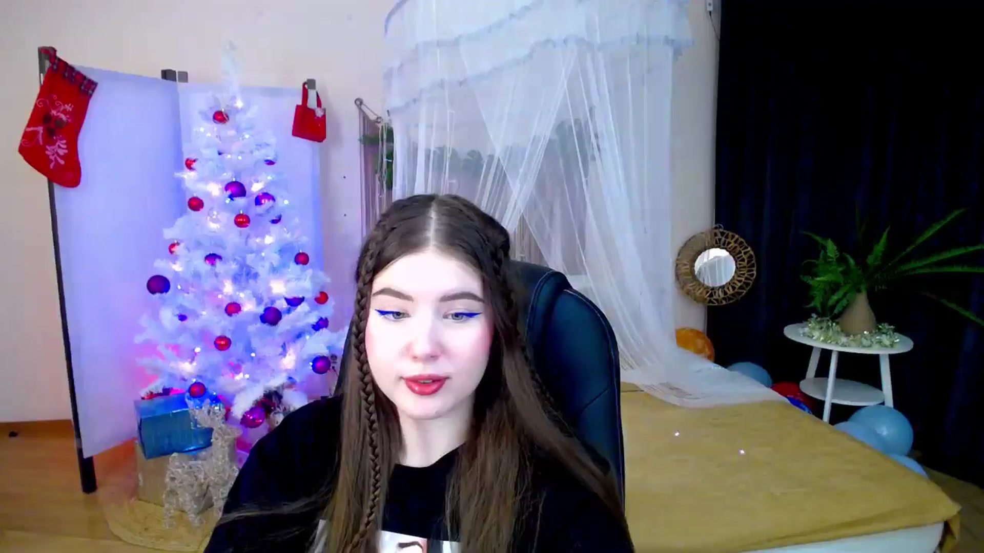 Gallery image thumbnail from AdmireMyEyes's myfreecams stream on, 12/21/2024, 21:25 image 7 of 20