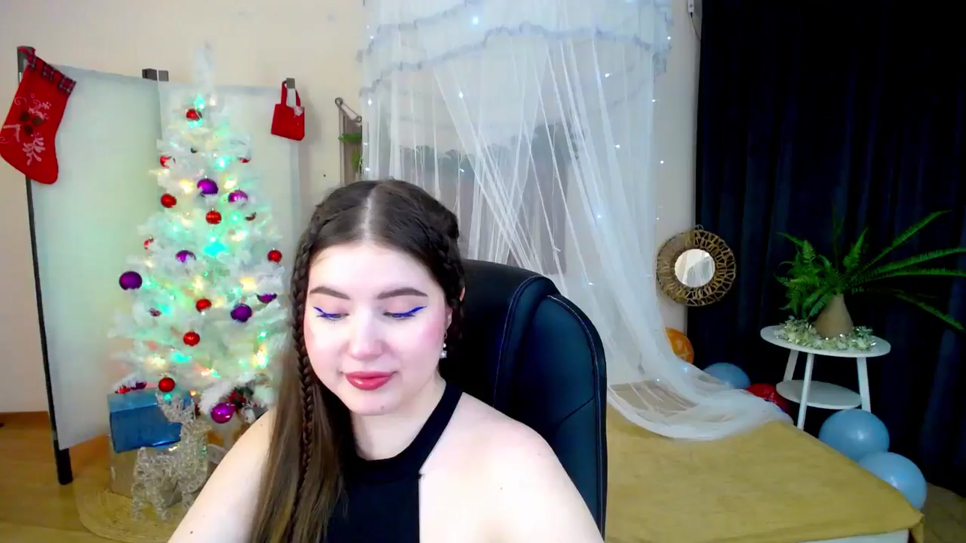 Gallery image thumbnail from AdmireMyEyes's myfreecams stream on, 12/21/2024, 23:36 image 19 of 20