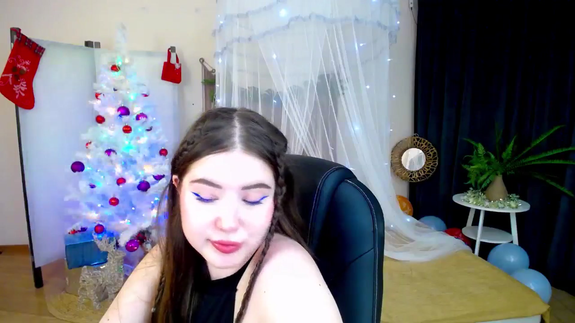 Gallery image thumbnail from AdmireMyEyes's myfreecams stream on, 12/21/2024, 23:36 image 17 of 20