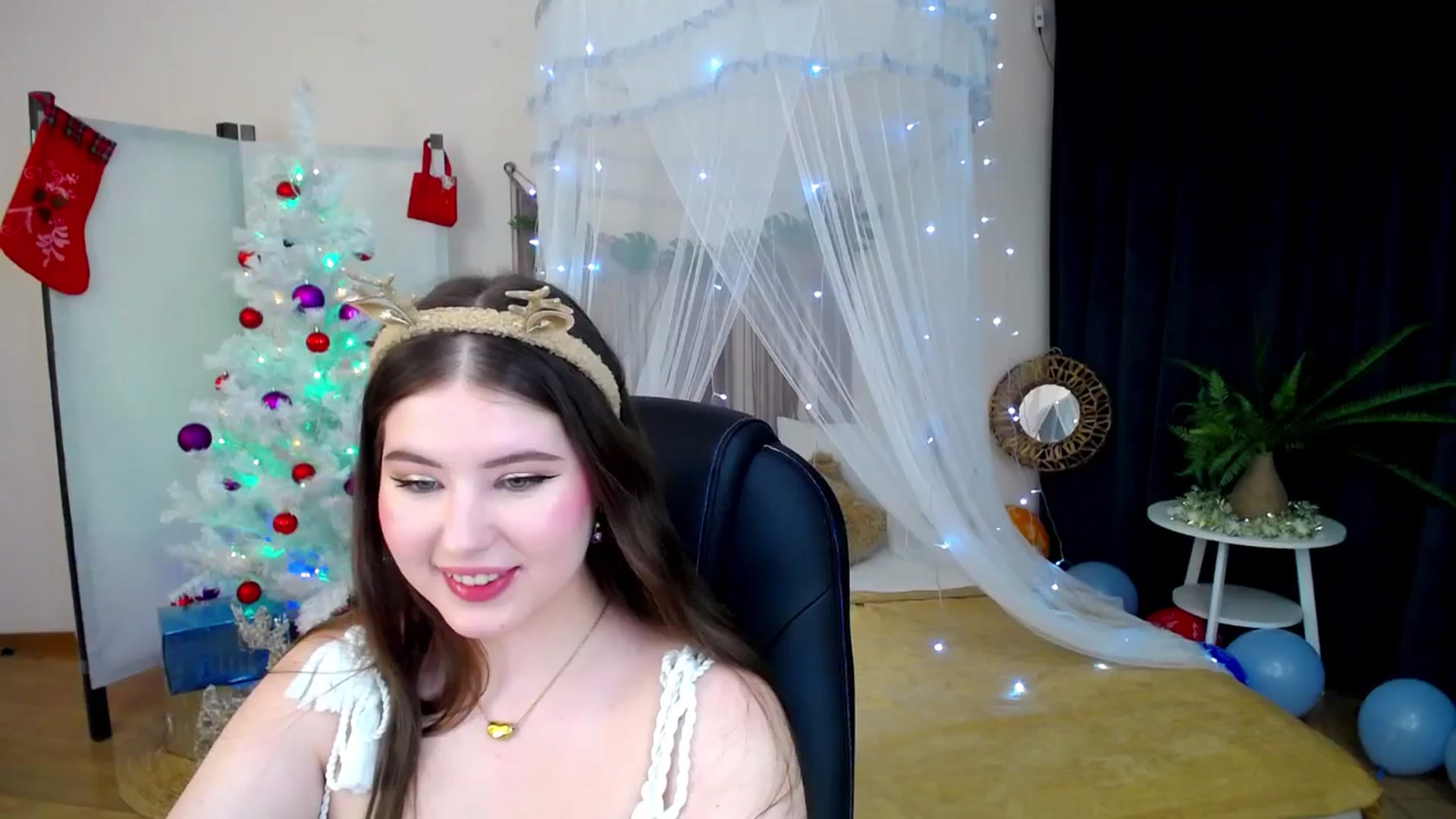 Gallery image thumbnail from AdmireMyEyes's myfreecams stream on, 12/23/2024, 05:48 image 2 of 20