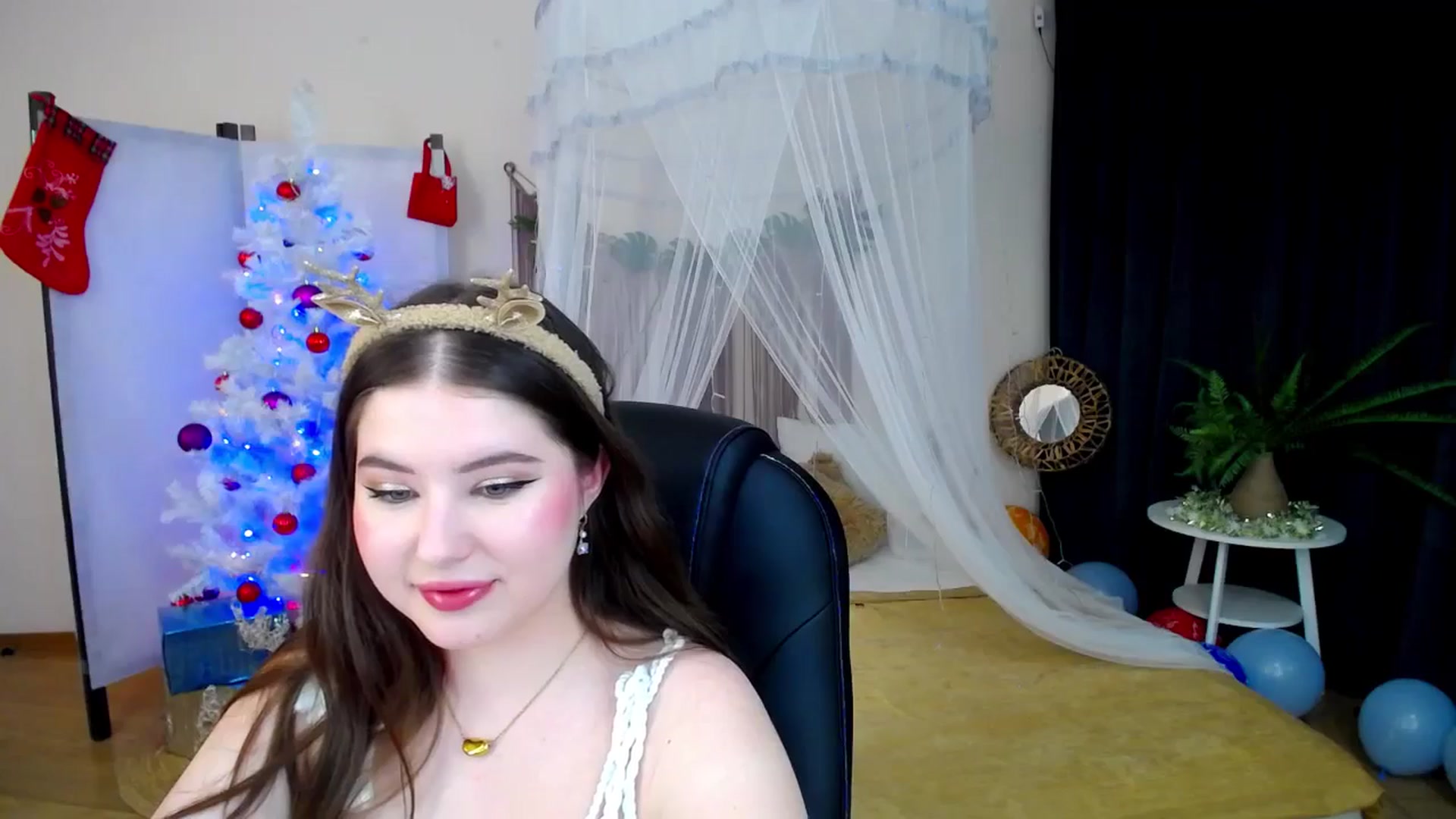 Gallery image thumbnail from AdmireMyEyes's myfreecams stream on, 12/23/2024, 05:48 image 5 of 20