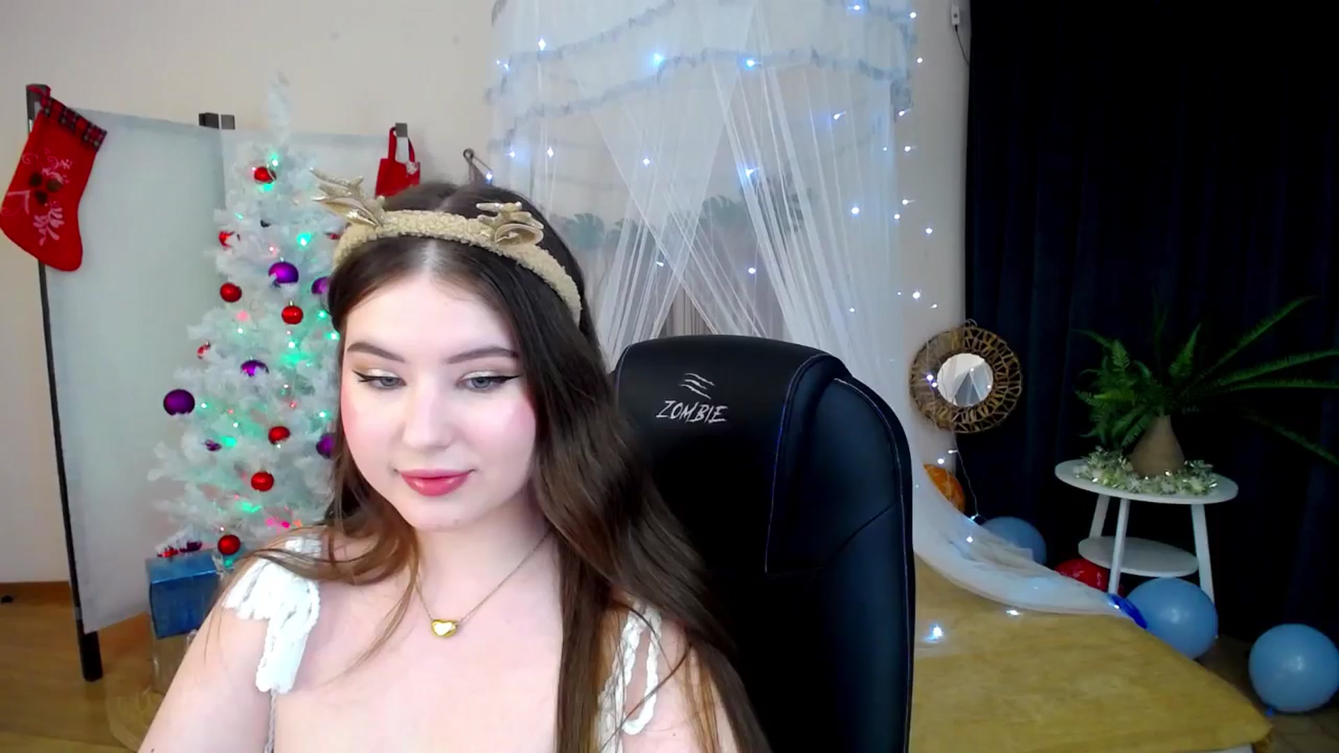Gallery image thumbnail from AdmireMyEyes's myfreecams stream on, 12/23/2024, 05:48 image 1 of 20