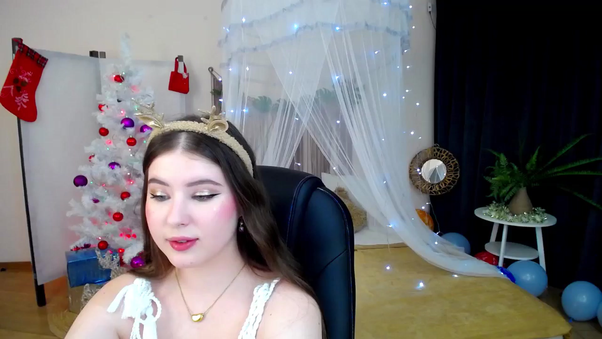 Gallery image thumbnail from AdmireMyEyes's myfreecams stream on, 12/23/2024, 05:48 image 3 of 20