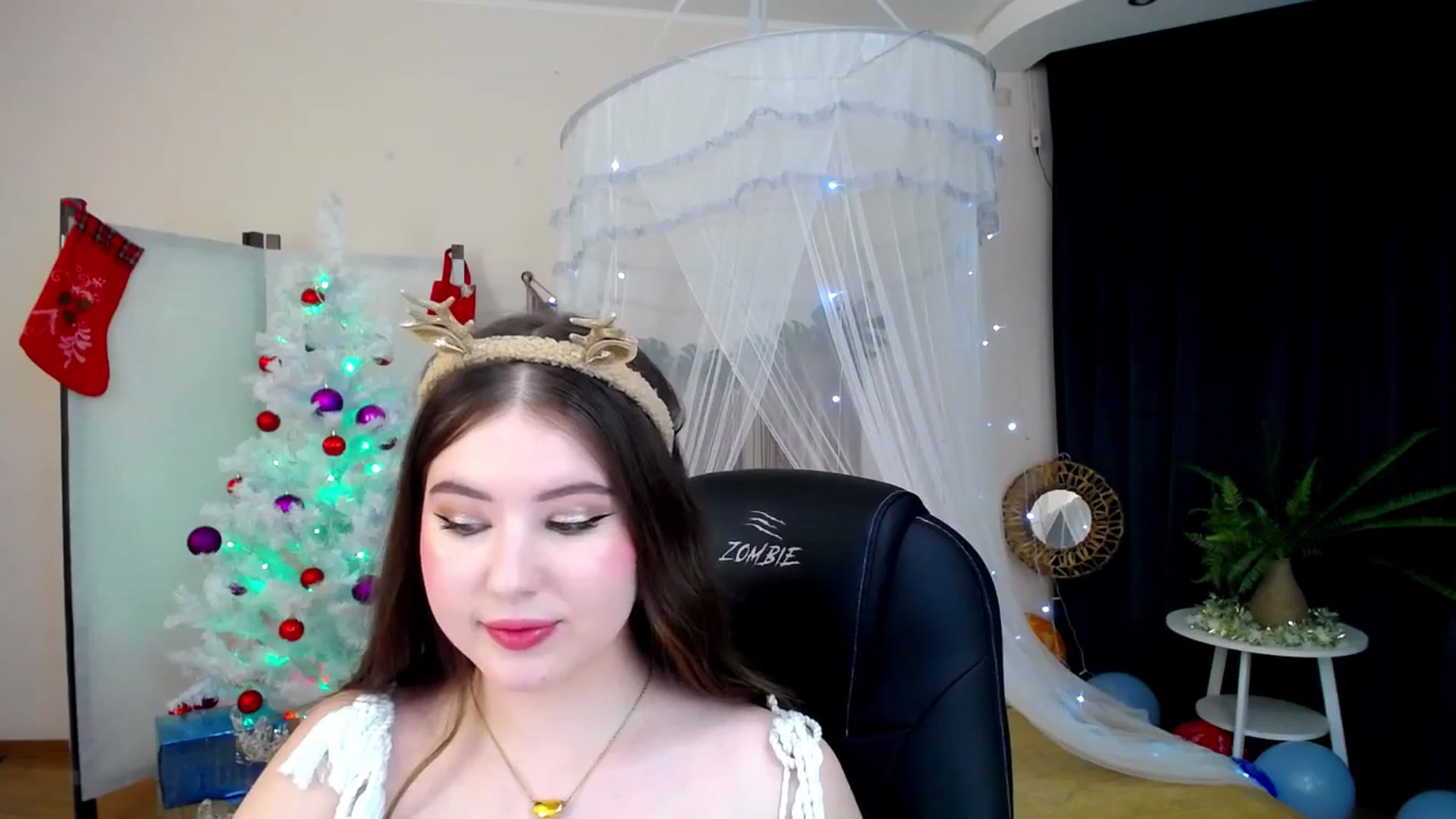 Gallery image thumbnail from AdmireMyEyes's myfreecams stream on, 12/23/2024, 05:48 image 10 of 20
