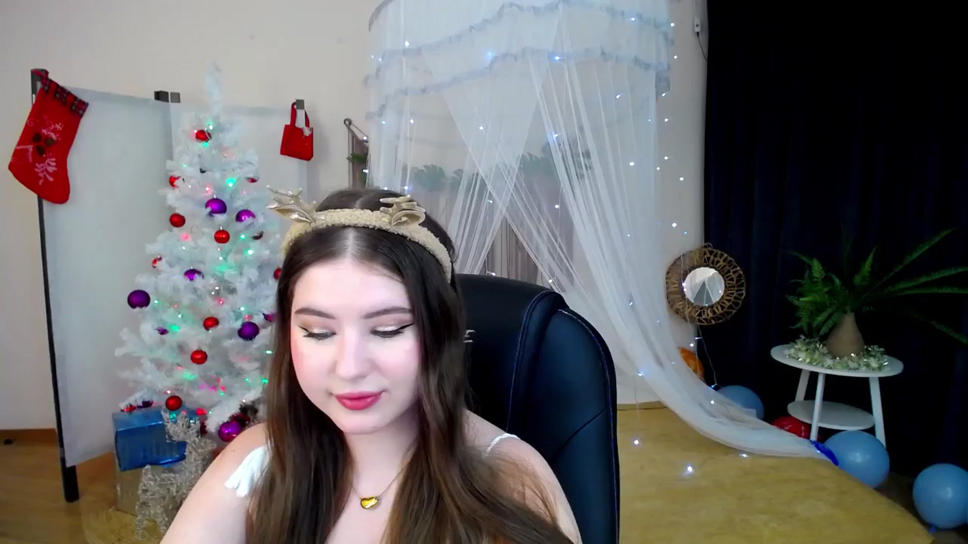 Gallery image thumbnail from AdmireMyEyes's myfreecams stream on, 12/23/2024, 05:48 image 16 of 20