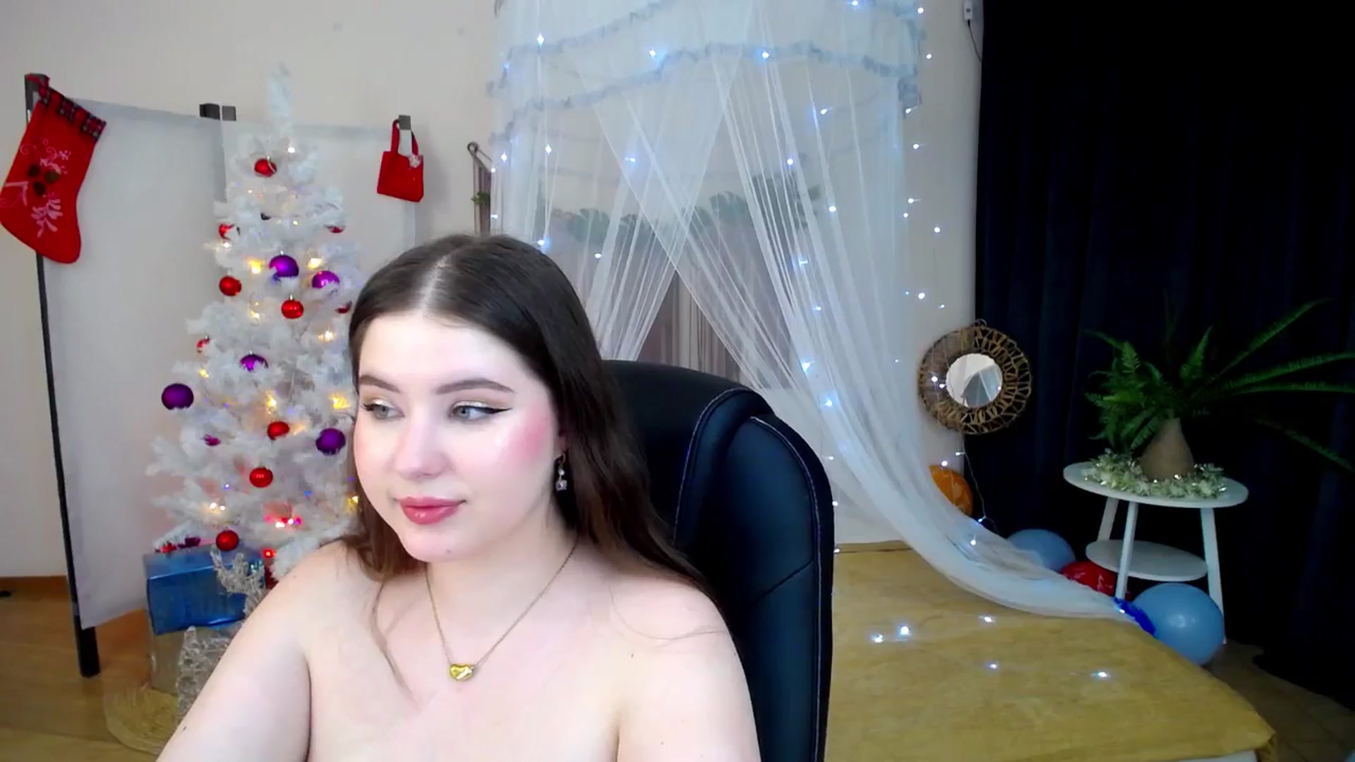 Gallery image thumbnail from AdmireMyEyes's myfreecams stream on, 12/23/2024, 09:27 image 11 of 20