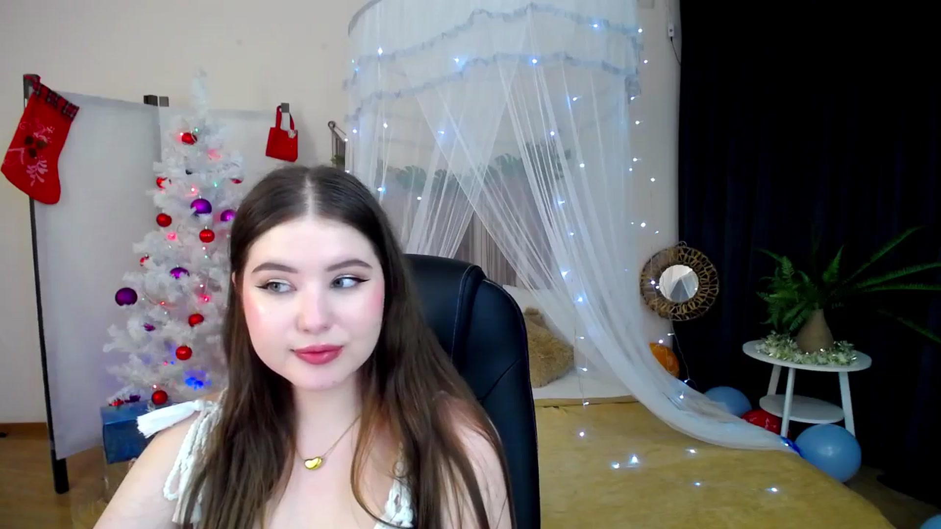 Gallery image thumbnail from AdmireMyEyes's myfreecams stream on, 12/23/2024, 11:04 image 8 of 20