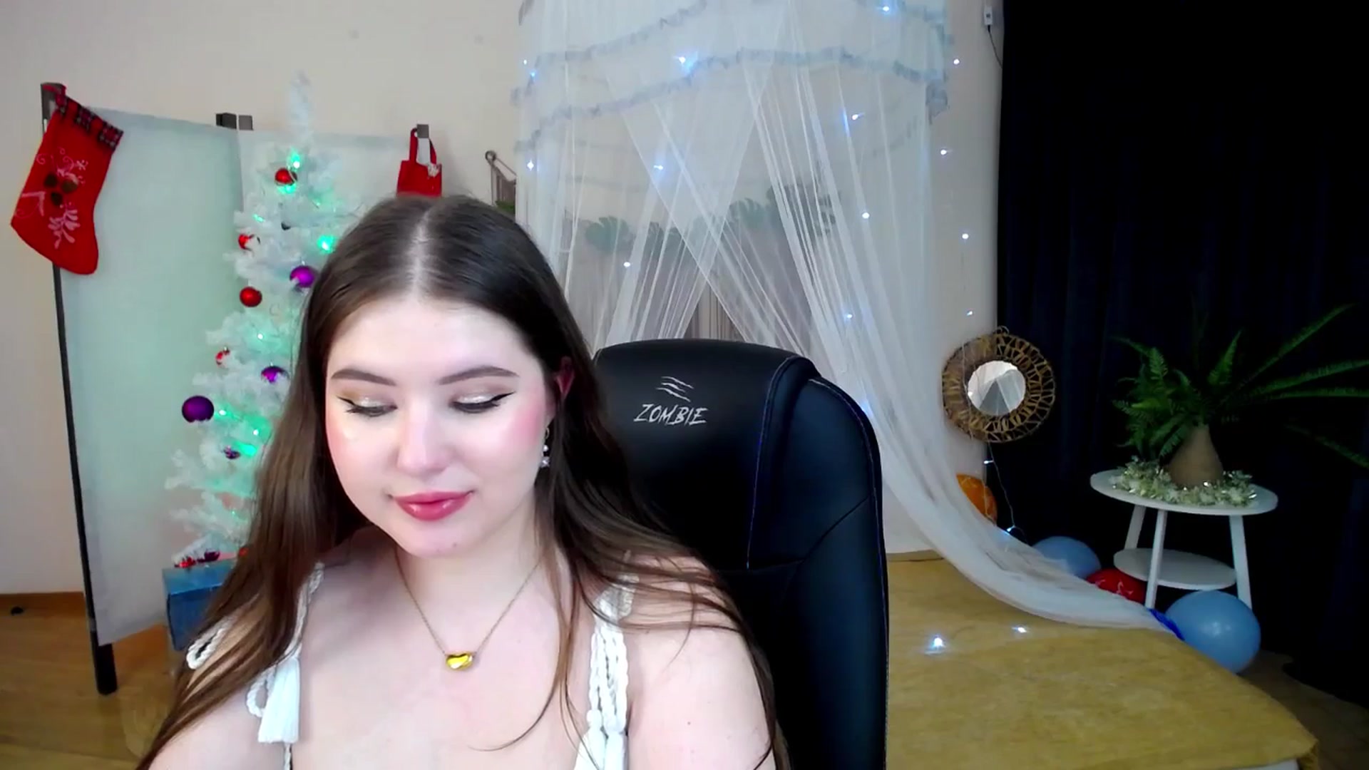 Gallery image thumbnail from AdmireMyEyes's myfreecams stream on, 12/23/2024, 11:04 image 19 of 20