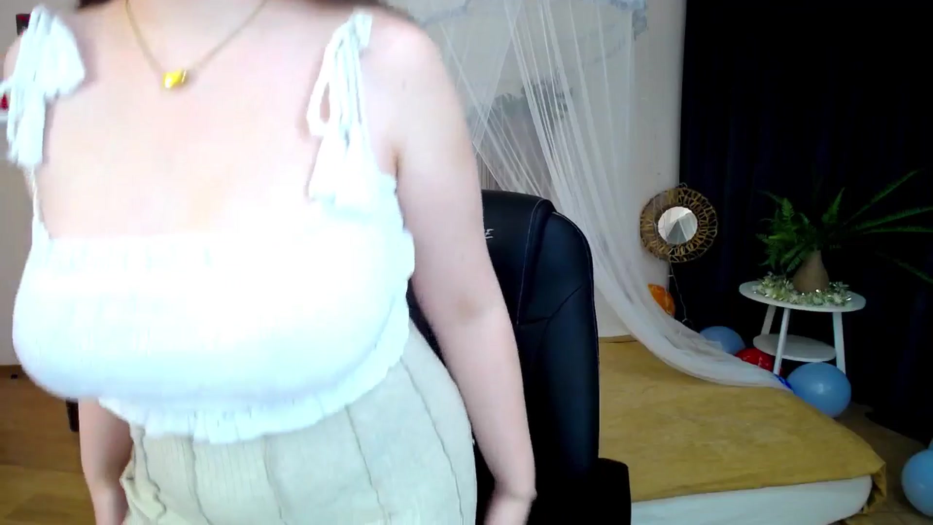 Gallery image thumbnail from AdmireMyEyes's myfreecams stream on, 12/23/2024, 11:04 image 2 of 20