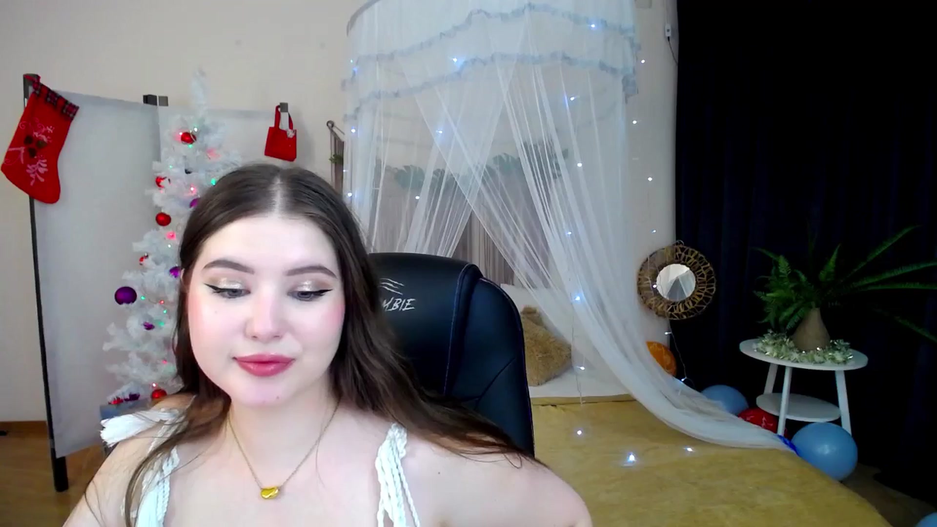 Gallery image thumbnail from AdmireMyEyes's myfreecams stream on, 12/23/2024, 11:04 image 9 of 20