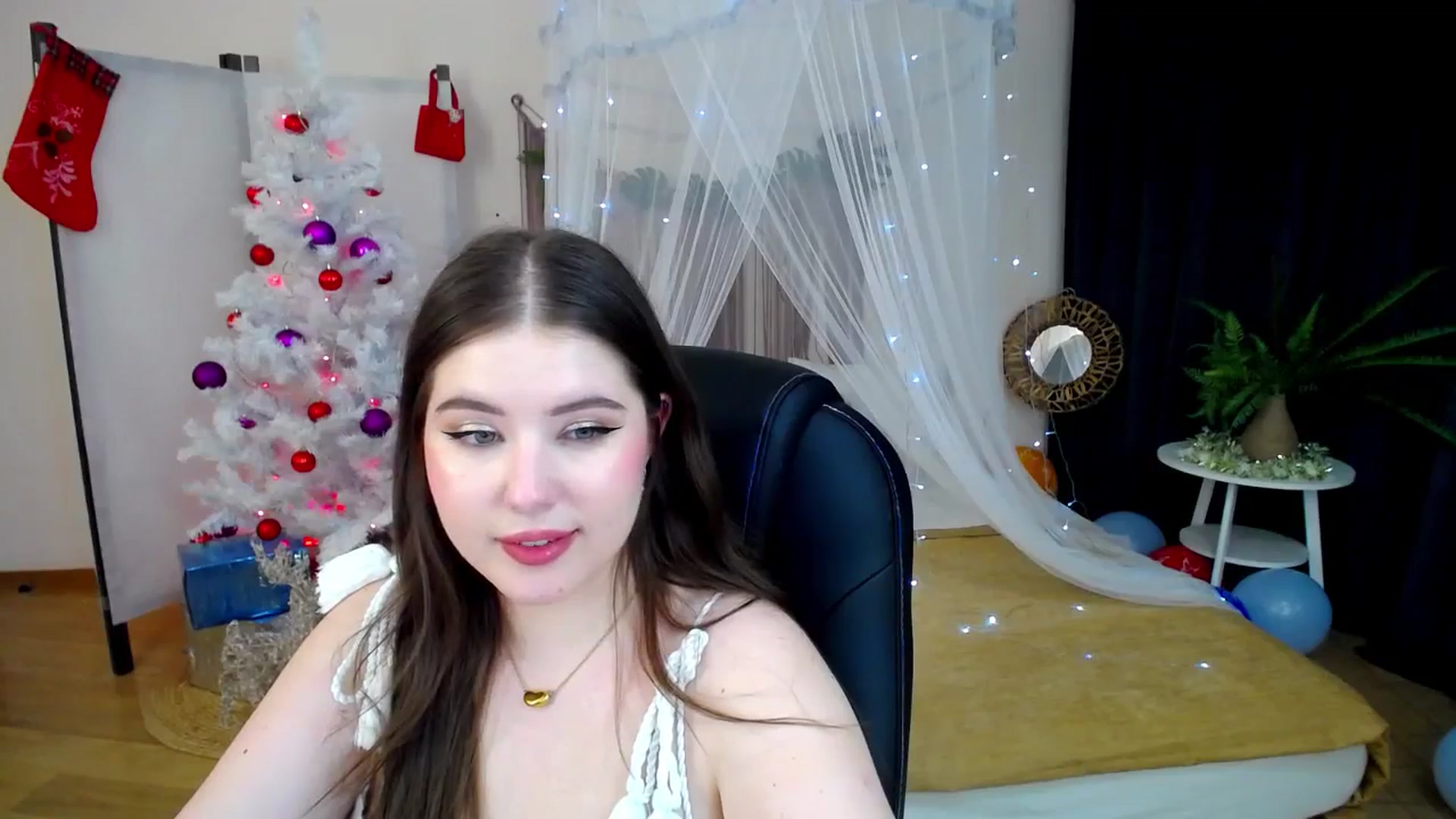 Gallery image thumbnail from AdmireMyEyes's myfreecams stream on, 12/23/2024, 11:28 image 2 of 20