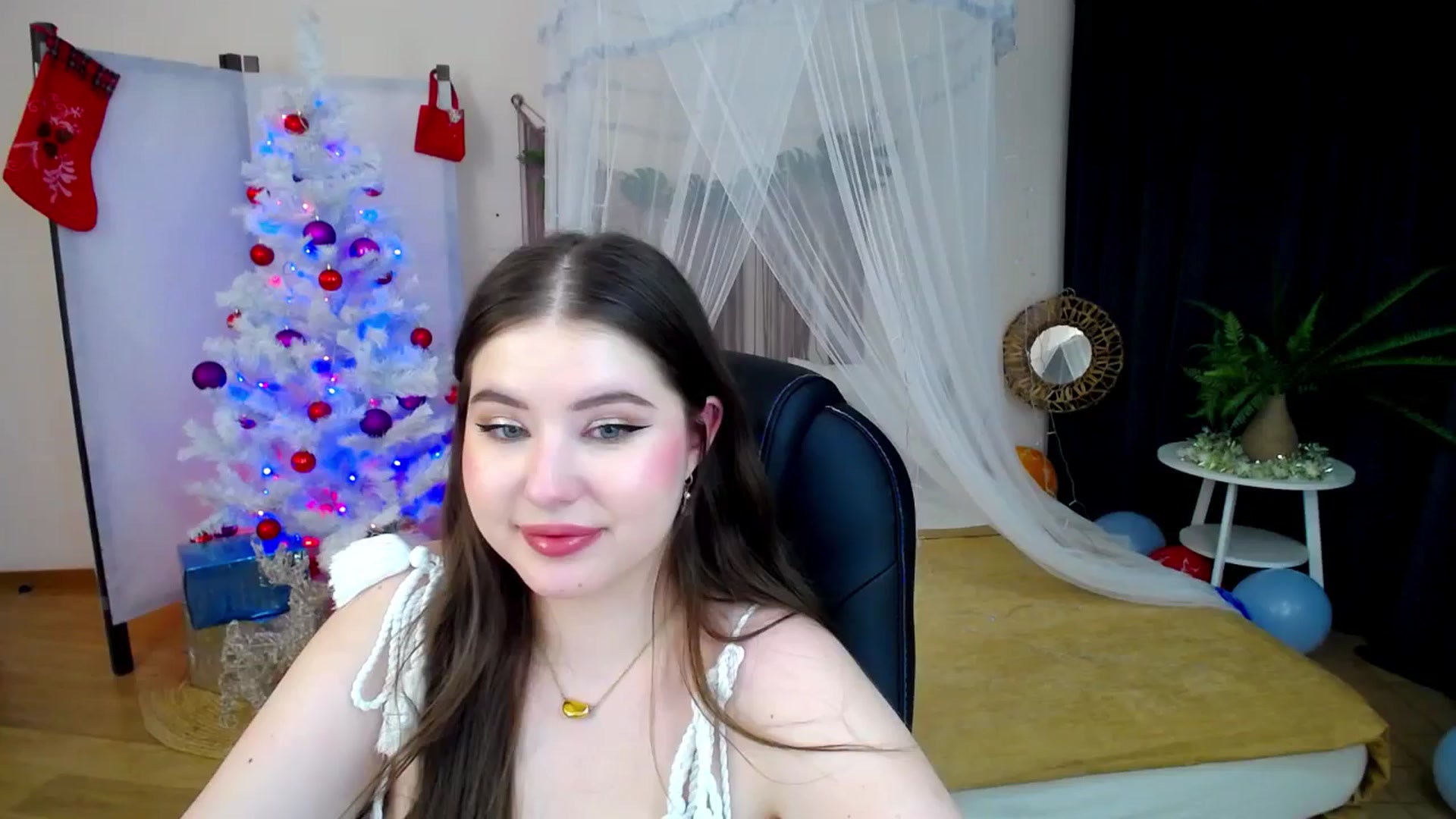 Gallery image thumbnail from AdmireMyEyes's myfreecams stream on, 12/23/2024, 11:28 image 1 of 20