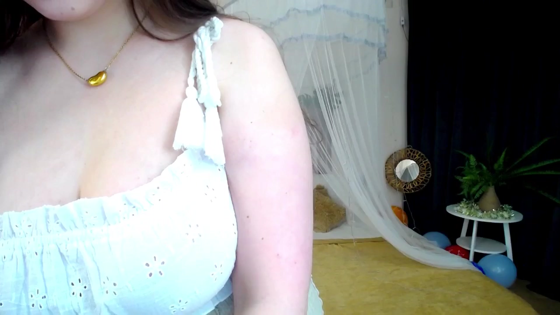 Gallery image thumbnail from AdmireMyEyes's myfreecams stream on, 12/23/2024, 11:28 image 12 of 20
