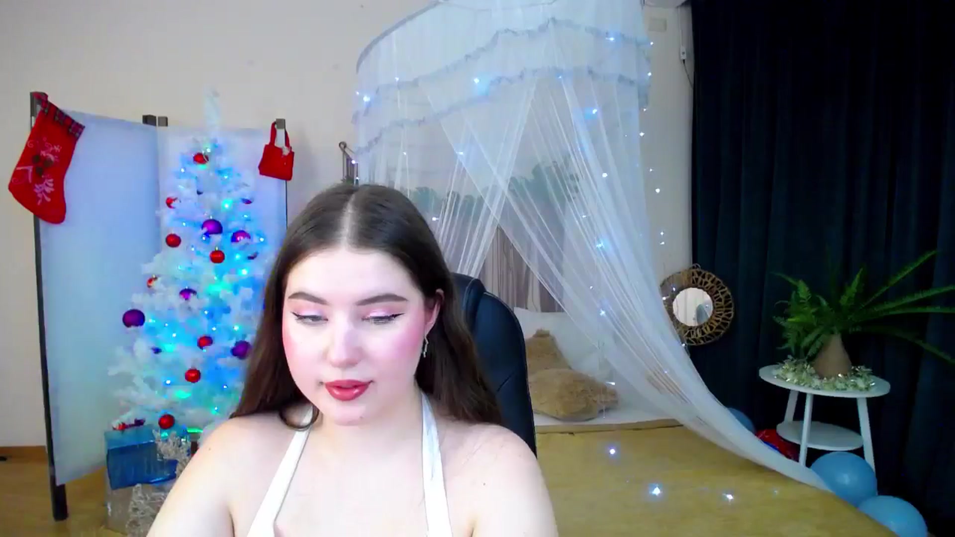 Gallery image thumbnail from AdmireMyEyes's myfreecams stream on, 12/25/2024, 05:31 image 8 of 20