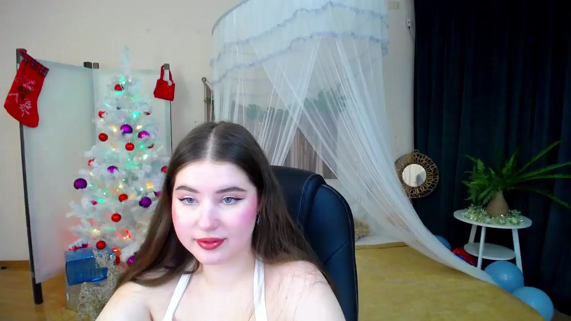 Gallery image thumbnail from AdmireMyEyes's myfreecams stream on, 12/25/2024, 05:31 image 12 of 20