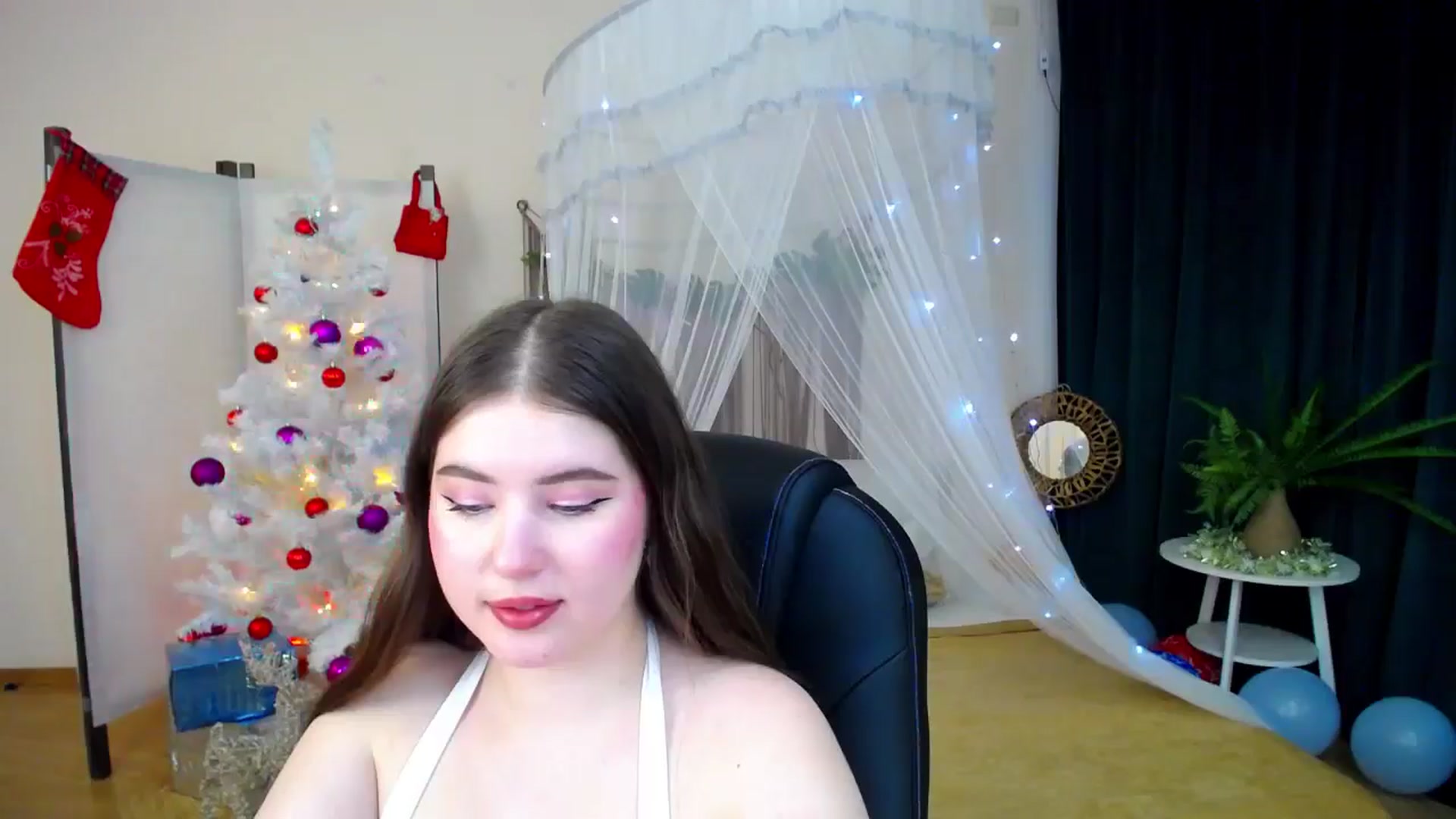 Gallery image thumbnail from AdmireMyEyes's myfreecams stream on, 12/25/2024, 09:33 image 13 of 20